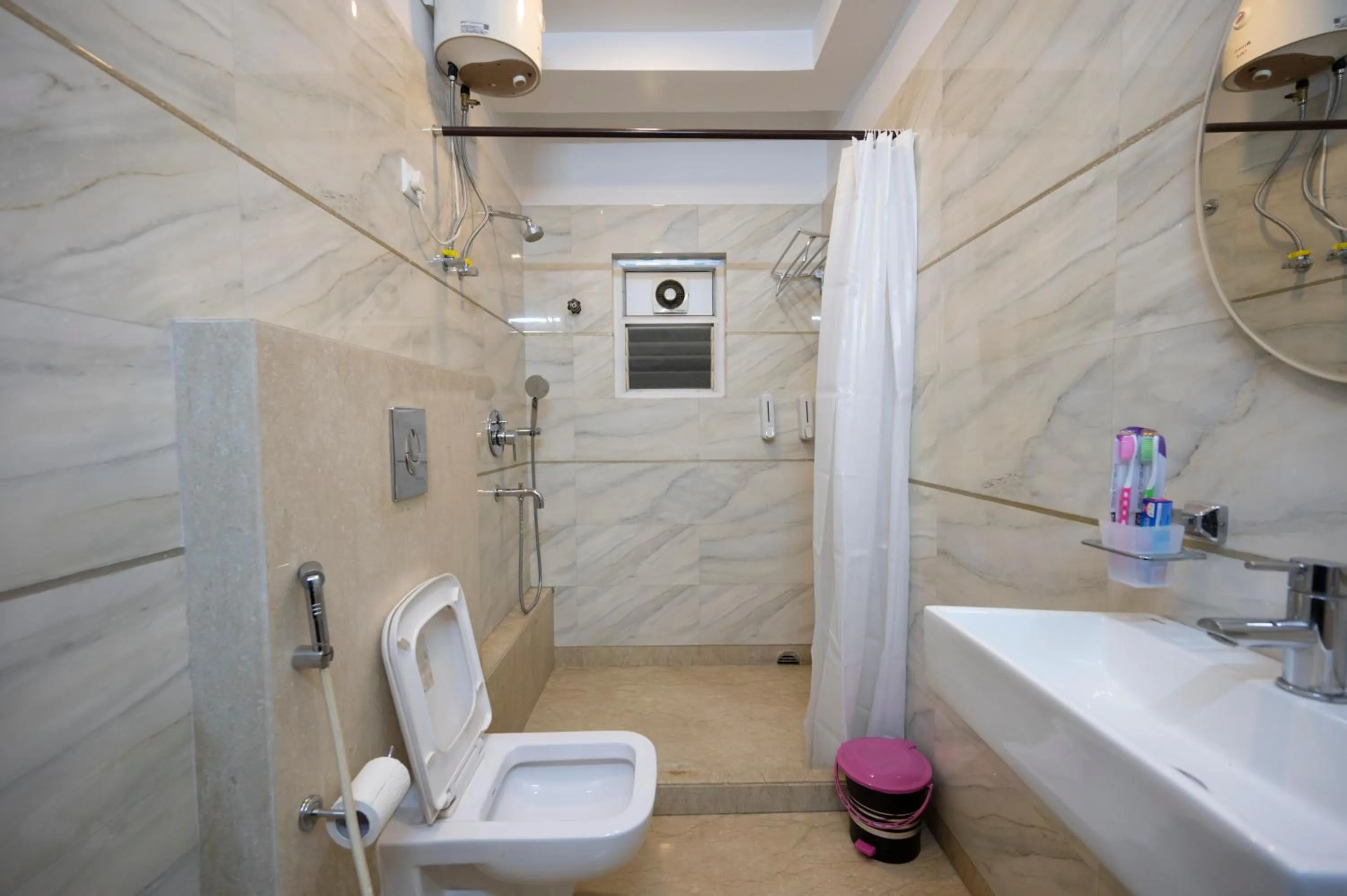 Shower in Lakeside Suites