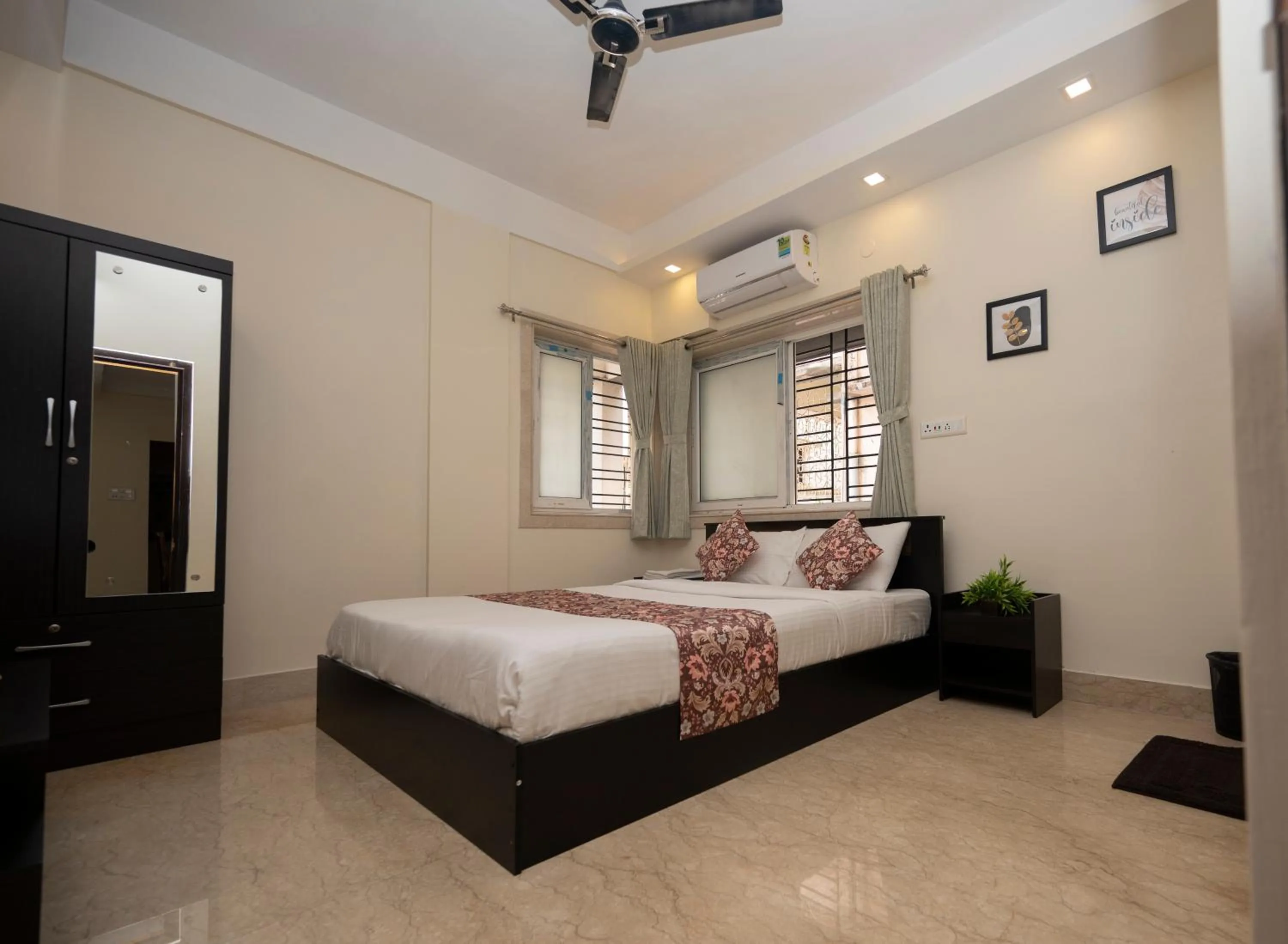 Bed in Lakeside Suites