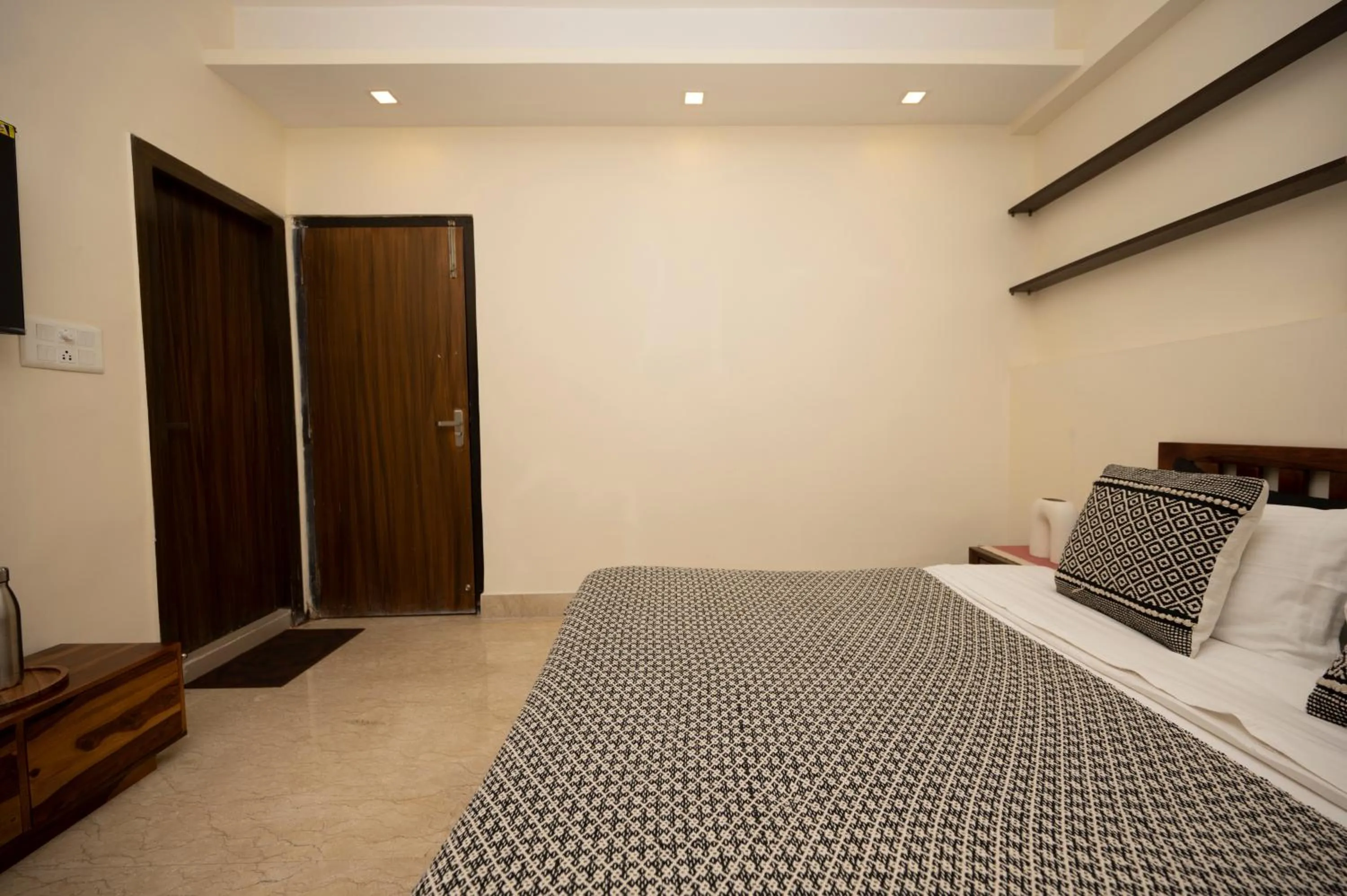 Bed in Lakeside Suites