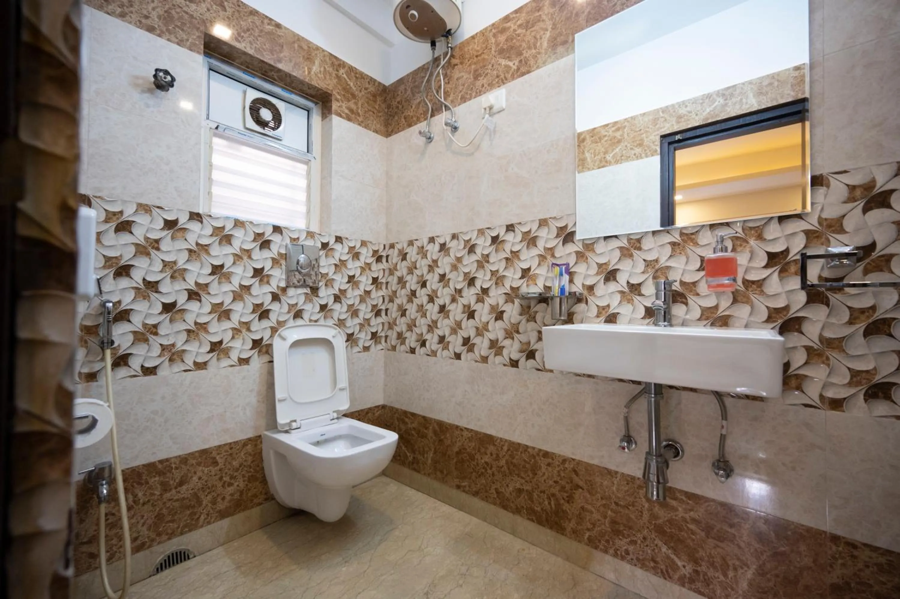 Toilet in Lakeside Suites