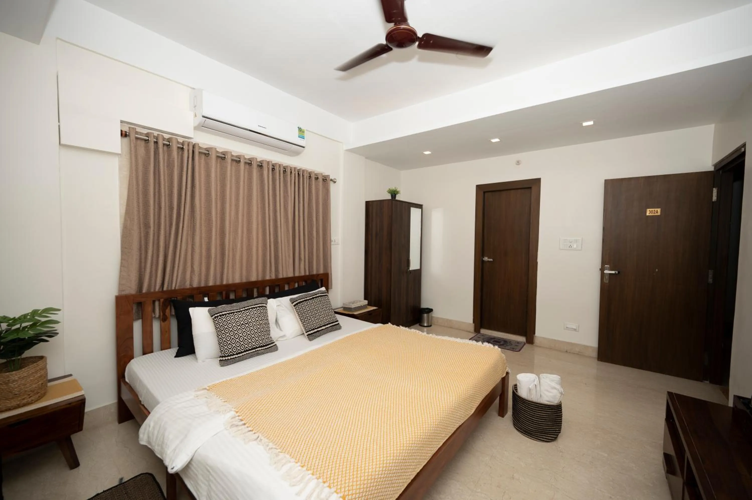 Bed in Lakeside Suites