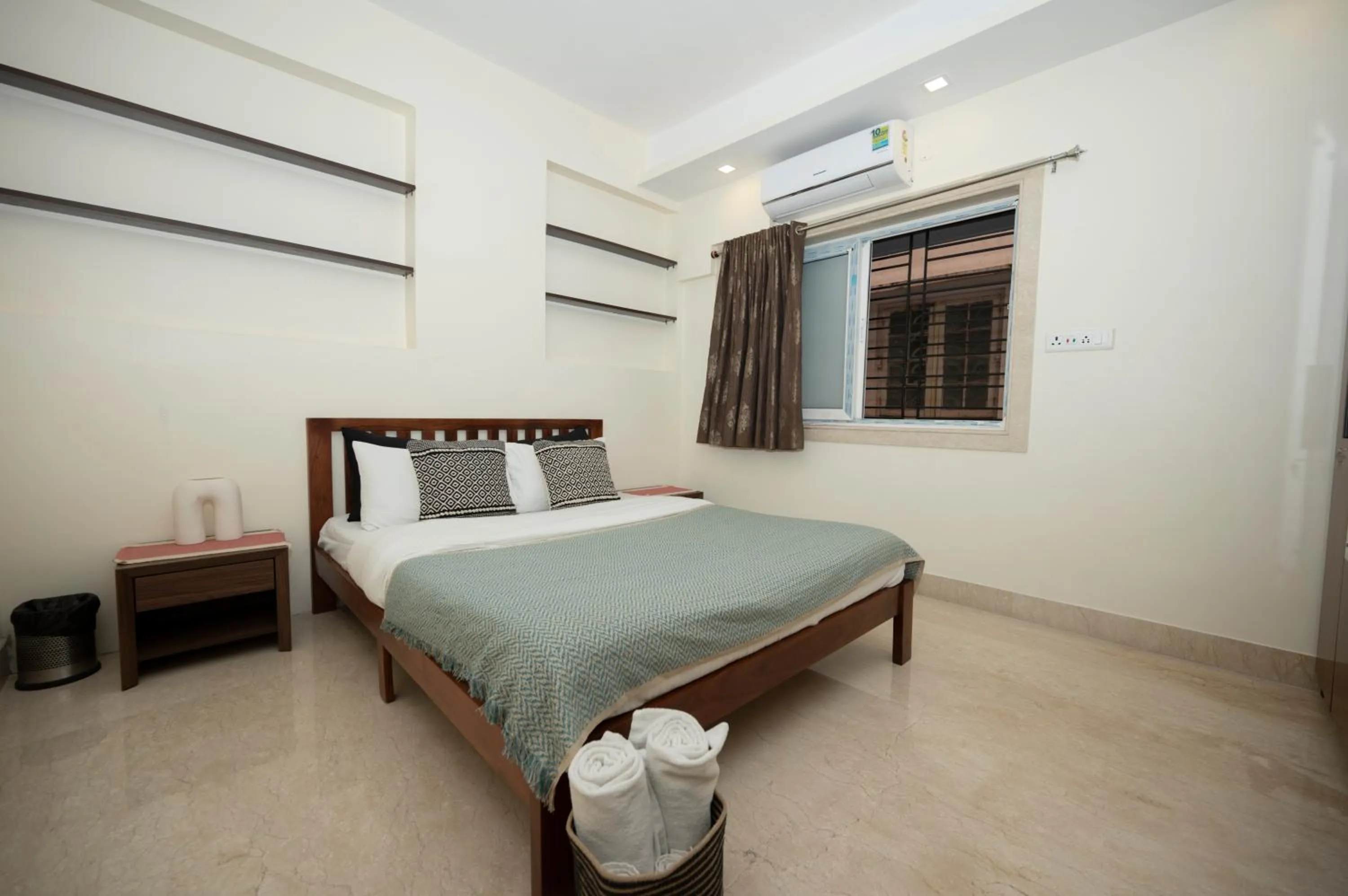 Bed in Lakeside Suites