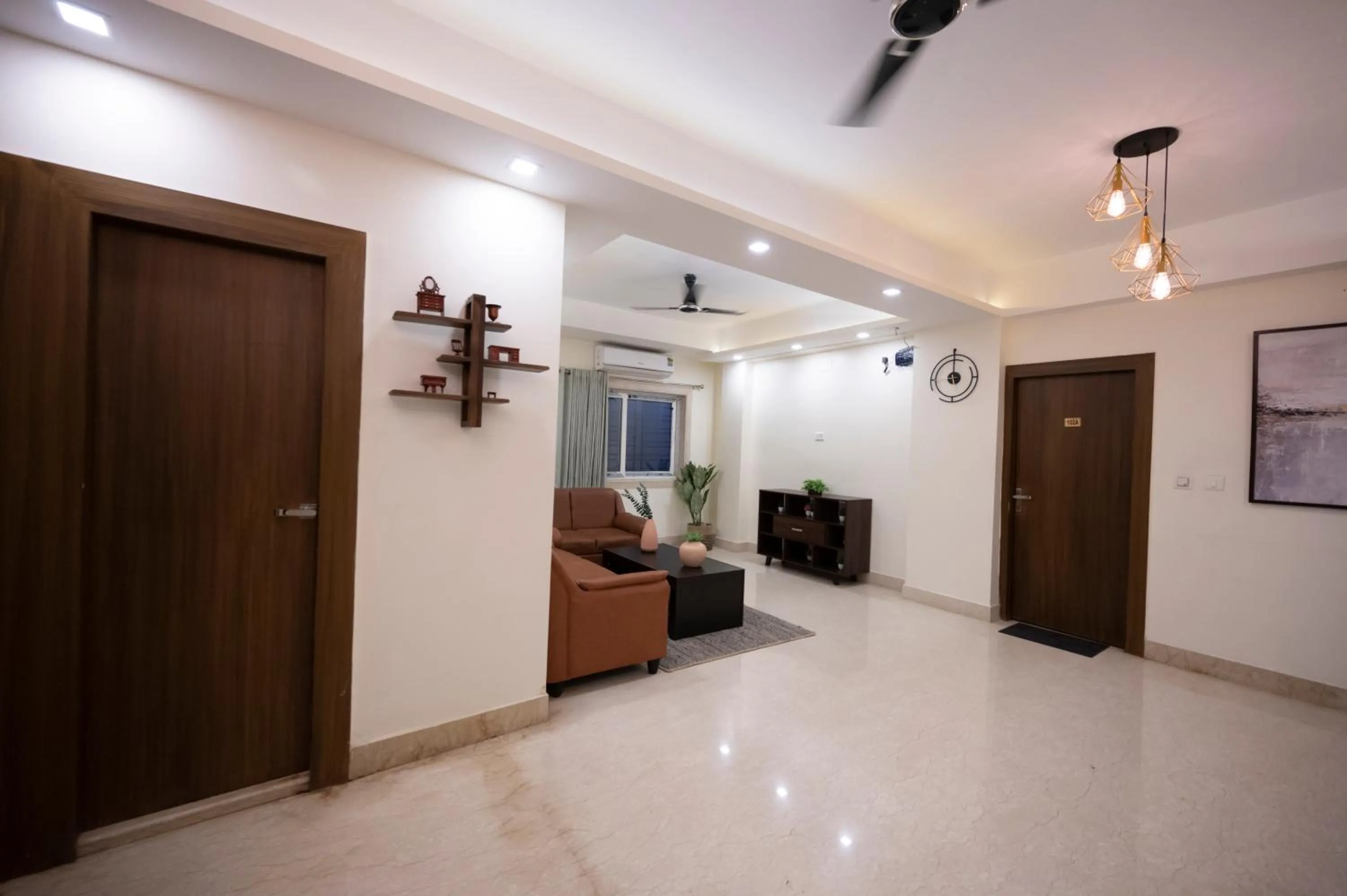 Living room in Lakeside Suites