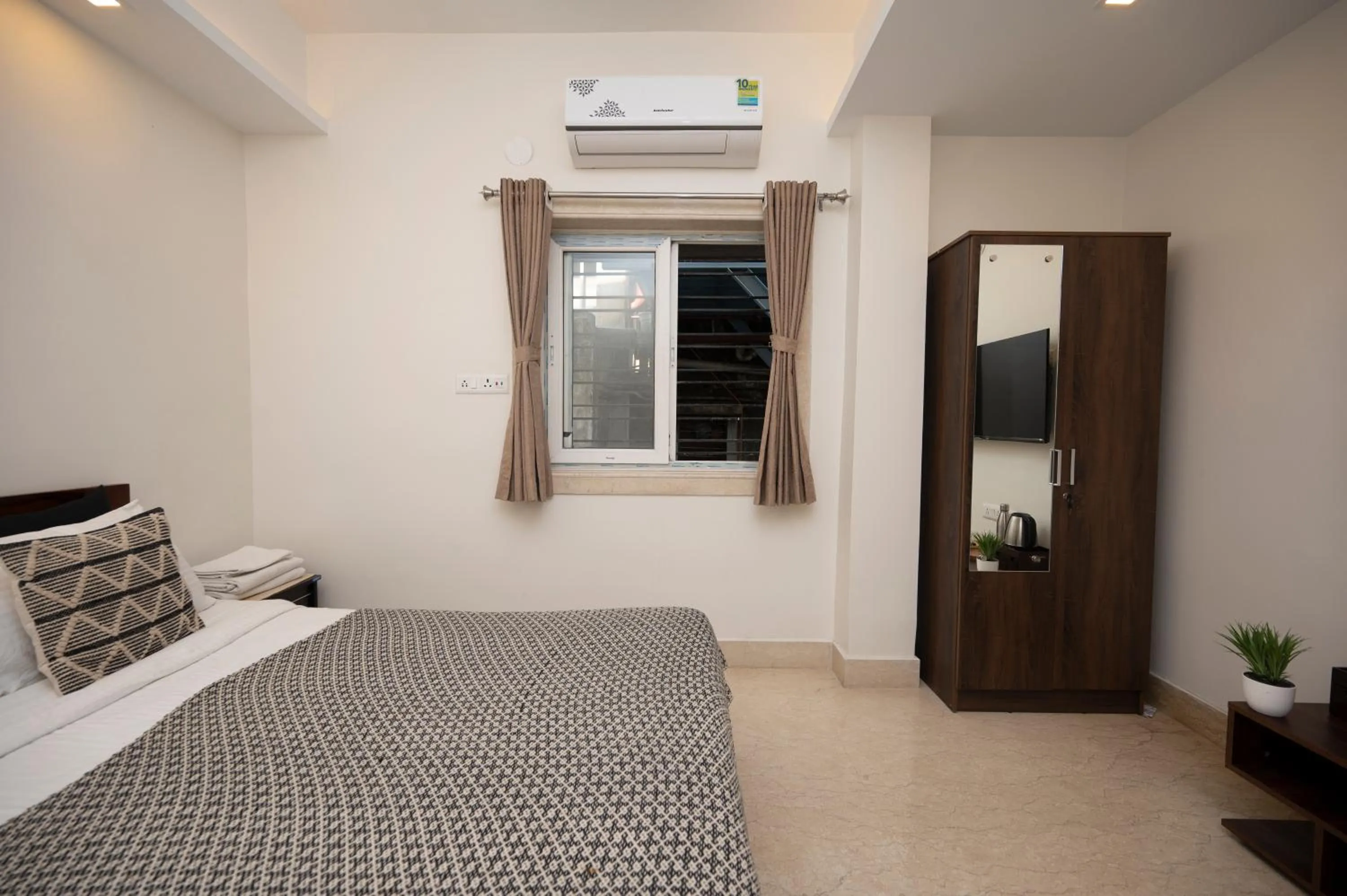 Bed in Lakeside Suites