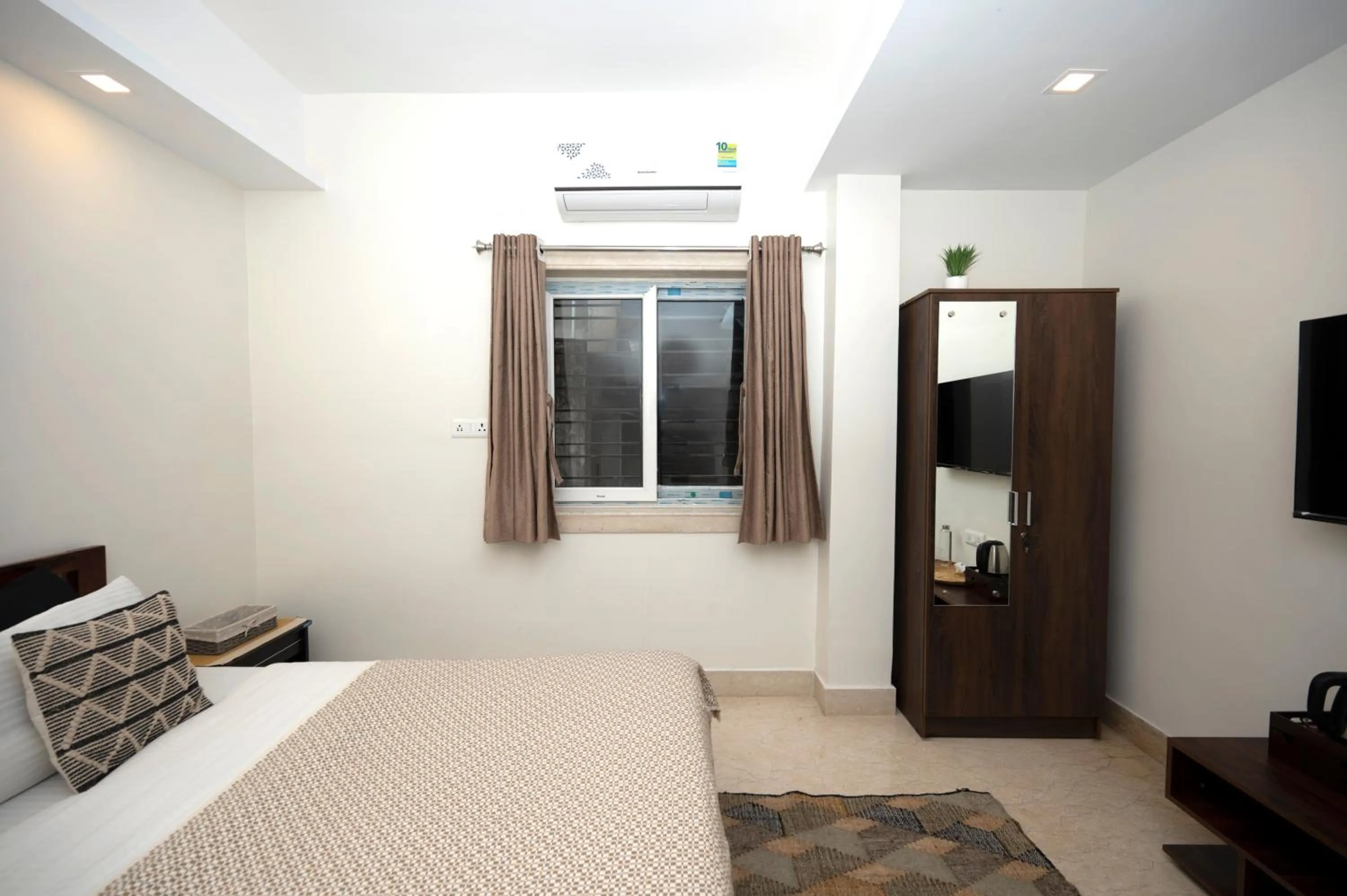 Bed in Lakeside Suites