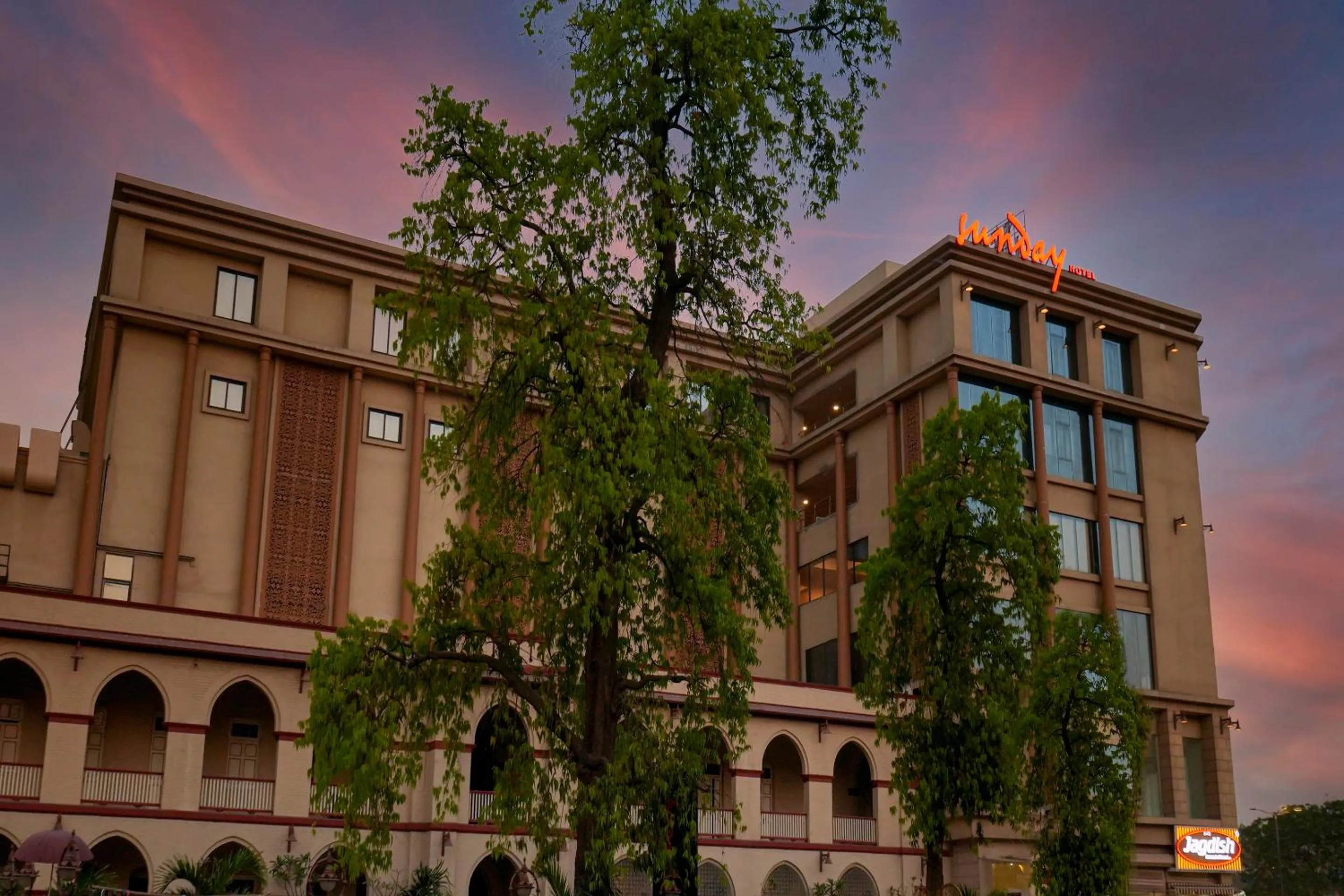 Sunday Hotel by CheckIn Vadodara