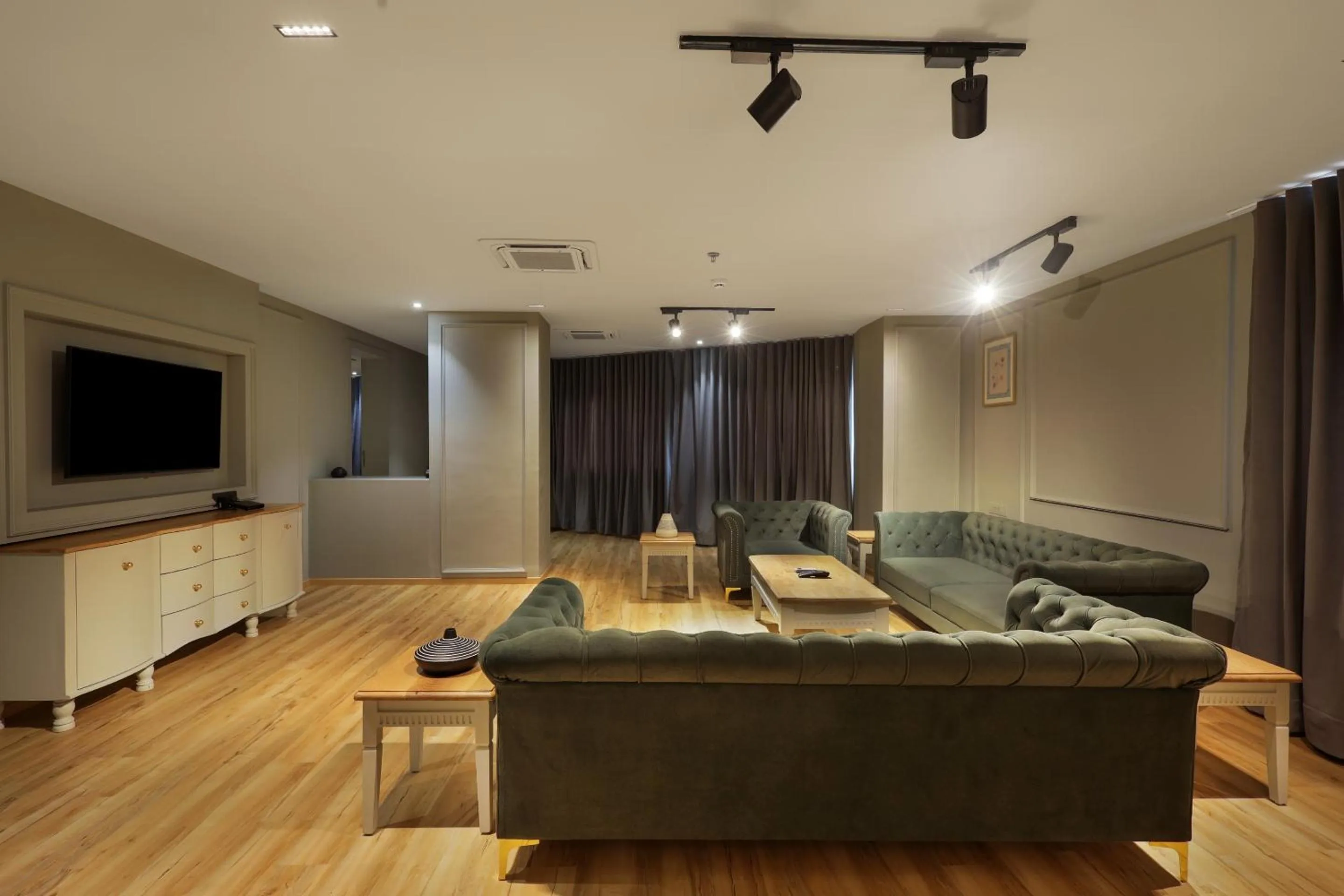 Sunday Hotel by CheckIn Vadodara