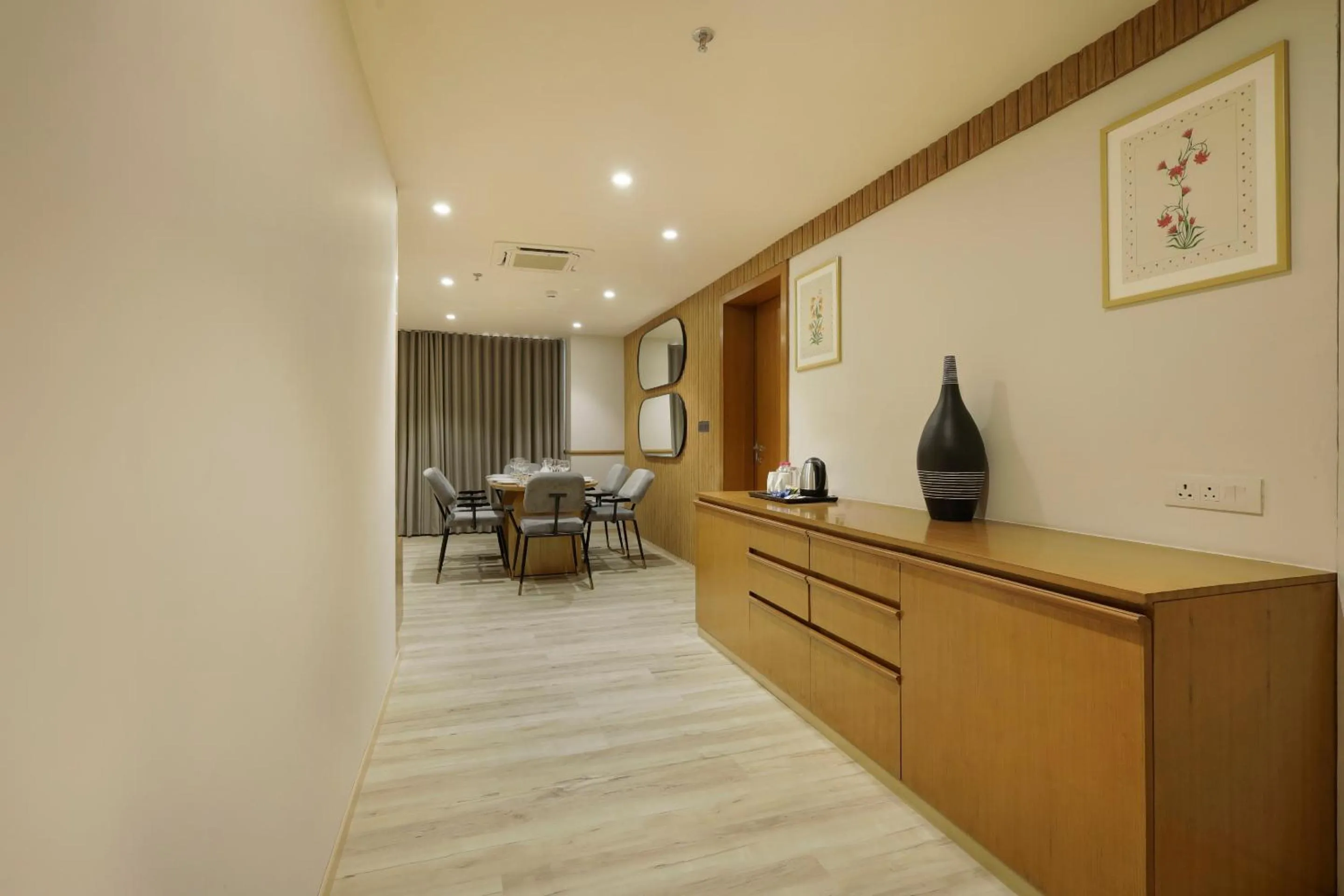 Sunday Hotel by CheckIn Vadodara