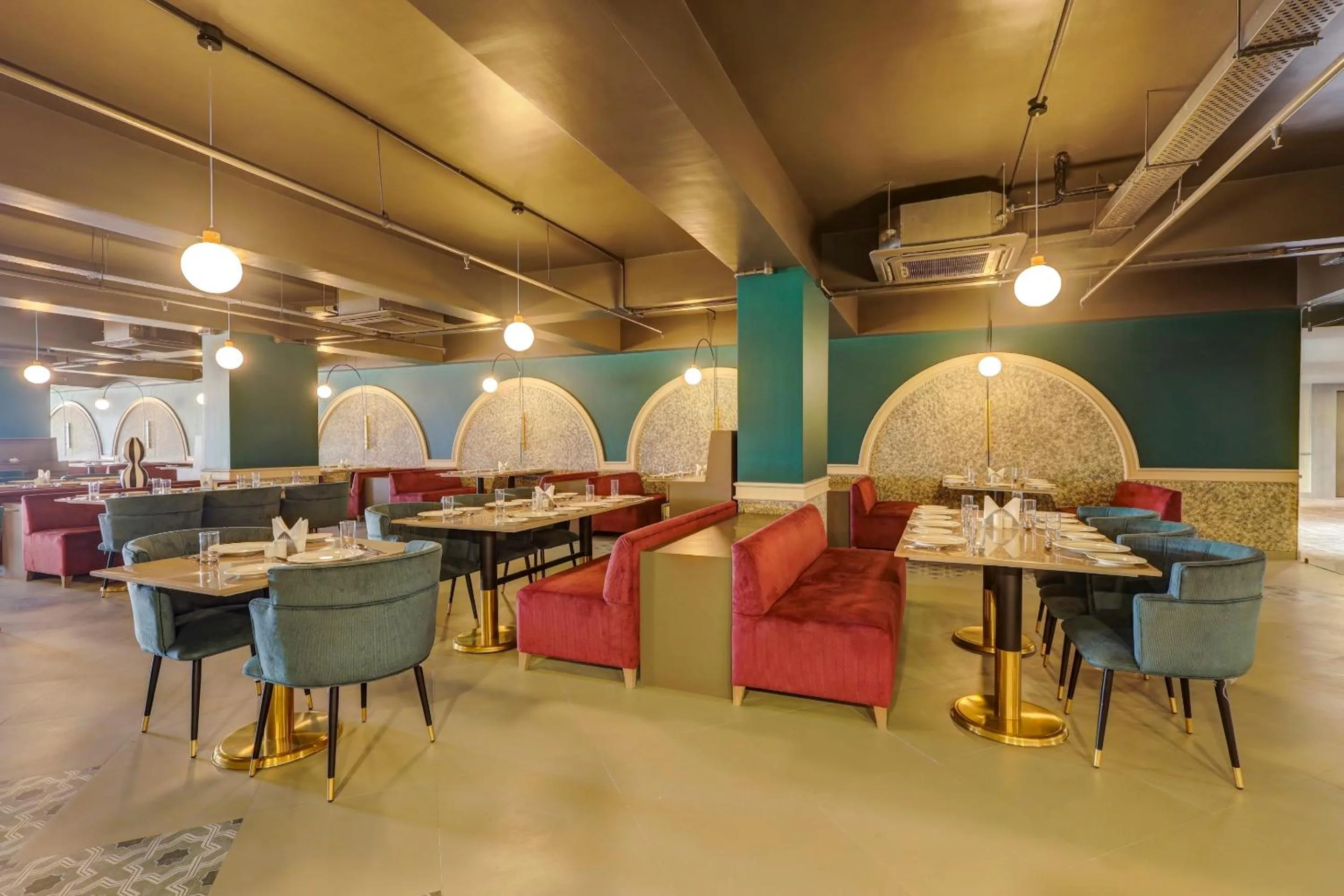 Restaurant/places to eat in Sunday Hotel by CheckIn Vadodara