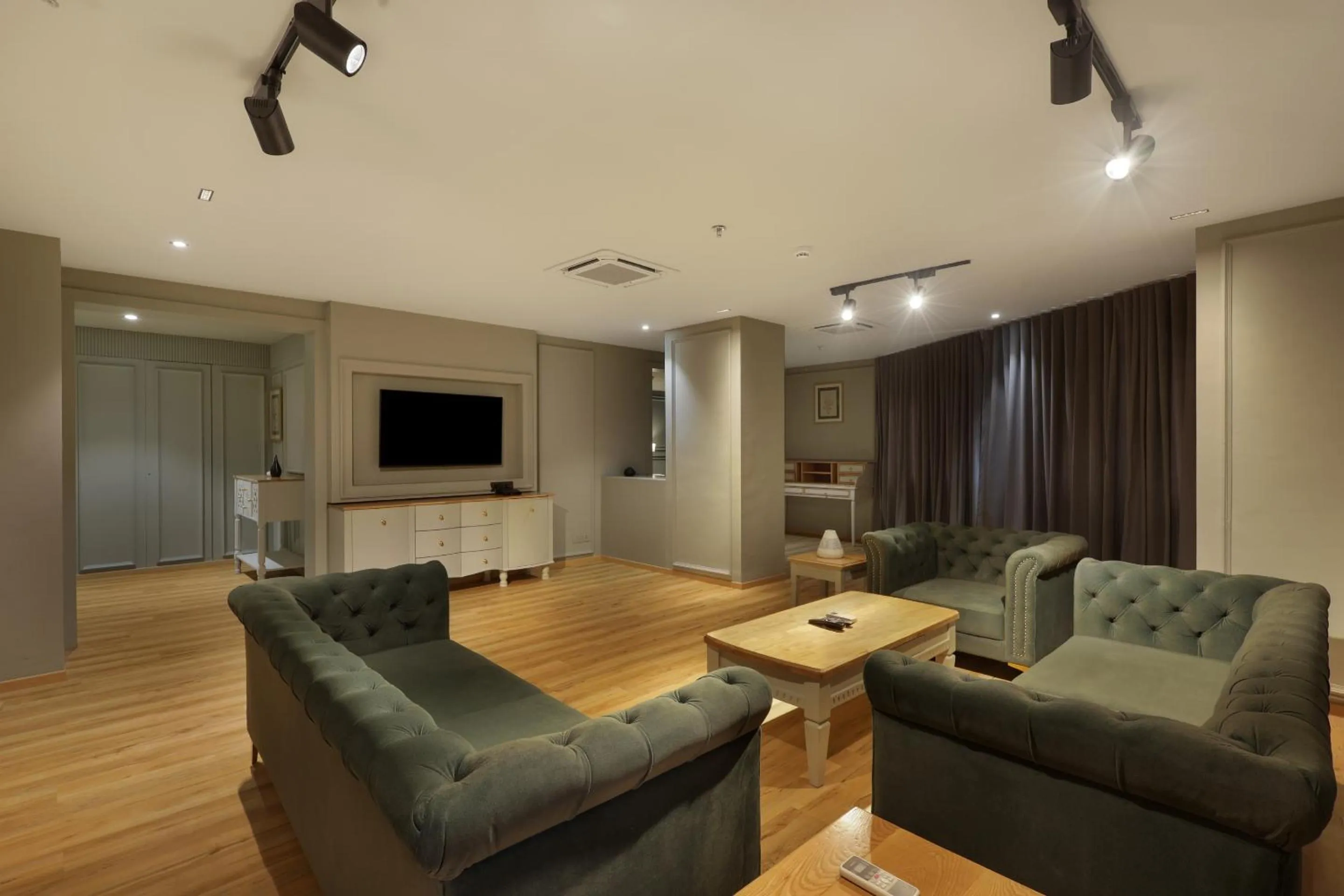 Sunday Hotel by CheckIn Vadodara