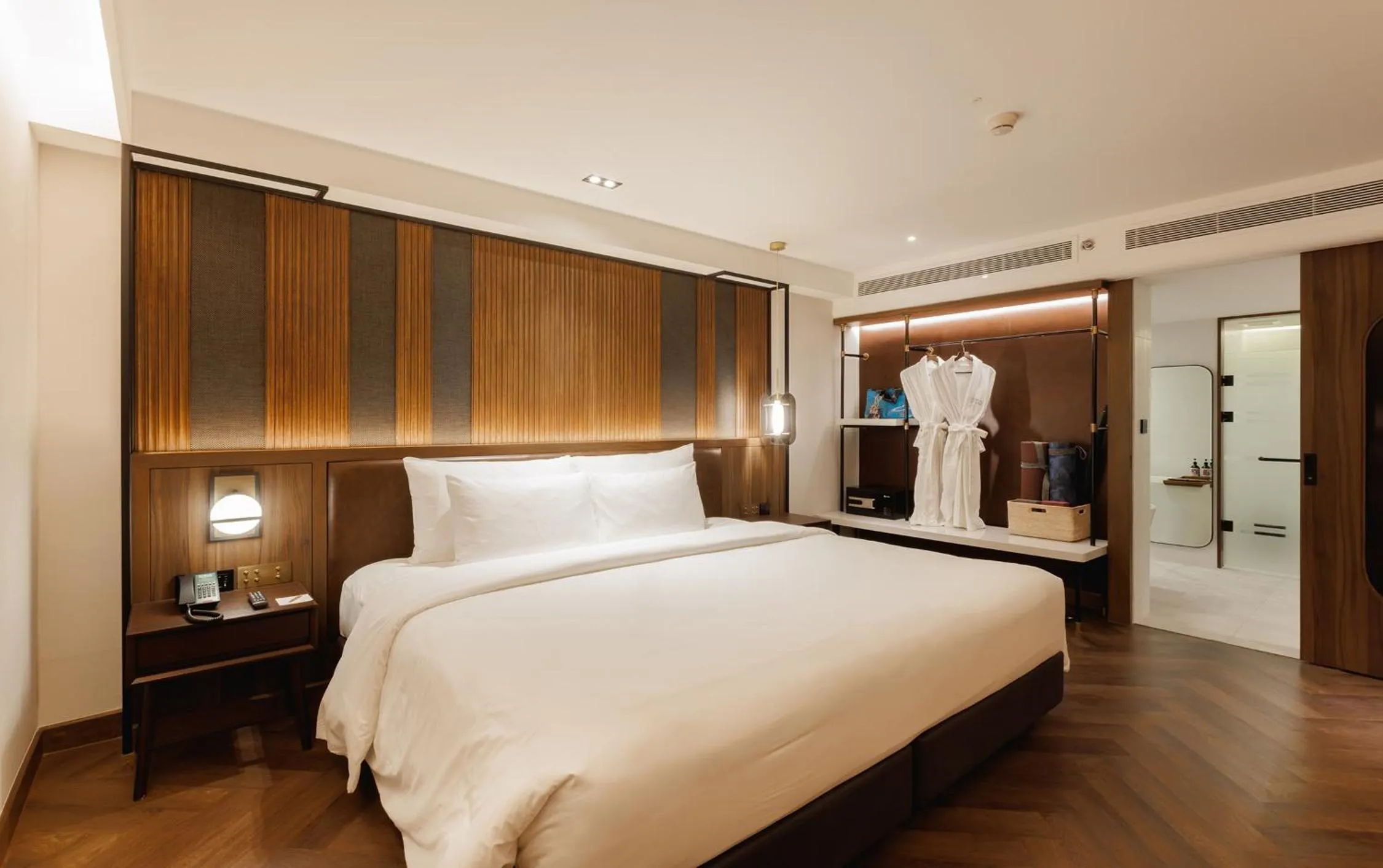 Bed in Public House Bangkok, a Member of Design Hotels