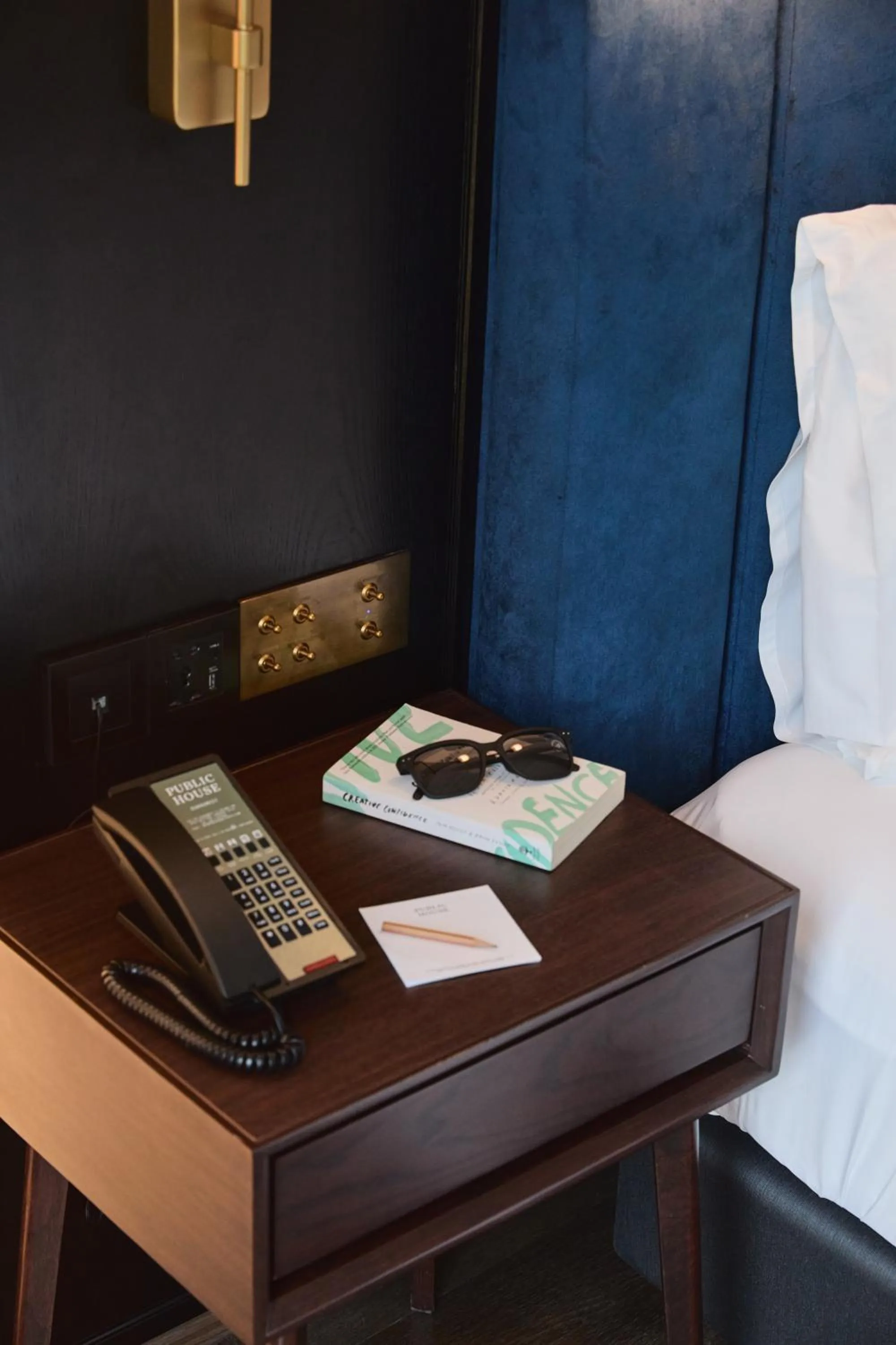 Bed in Public House Bangkok, a Member of Design Hotels