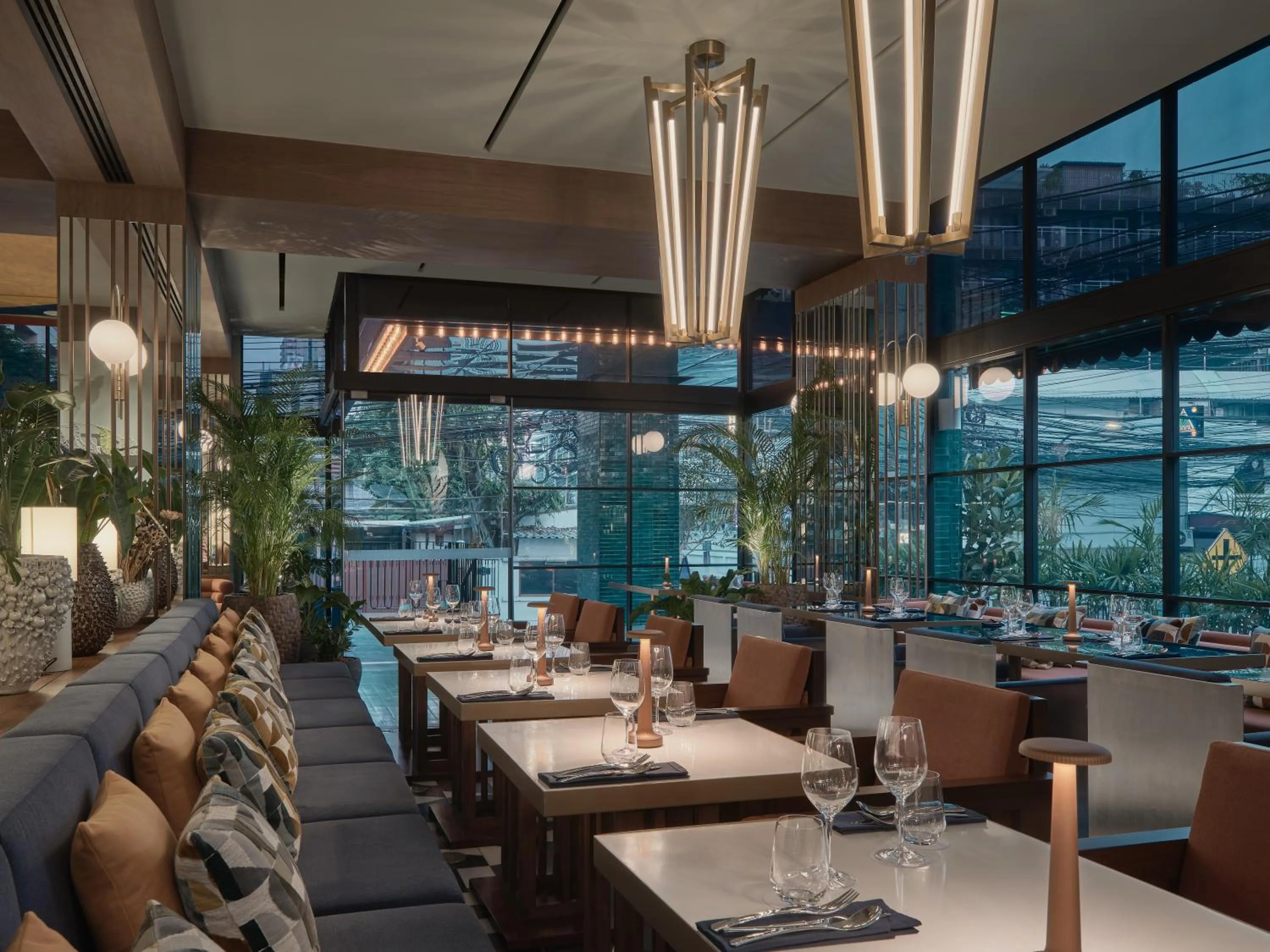 Restaurant/places to eat in Public House Bangkok, a Member of Design Hotels