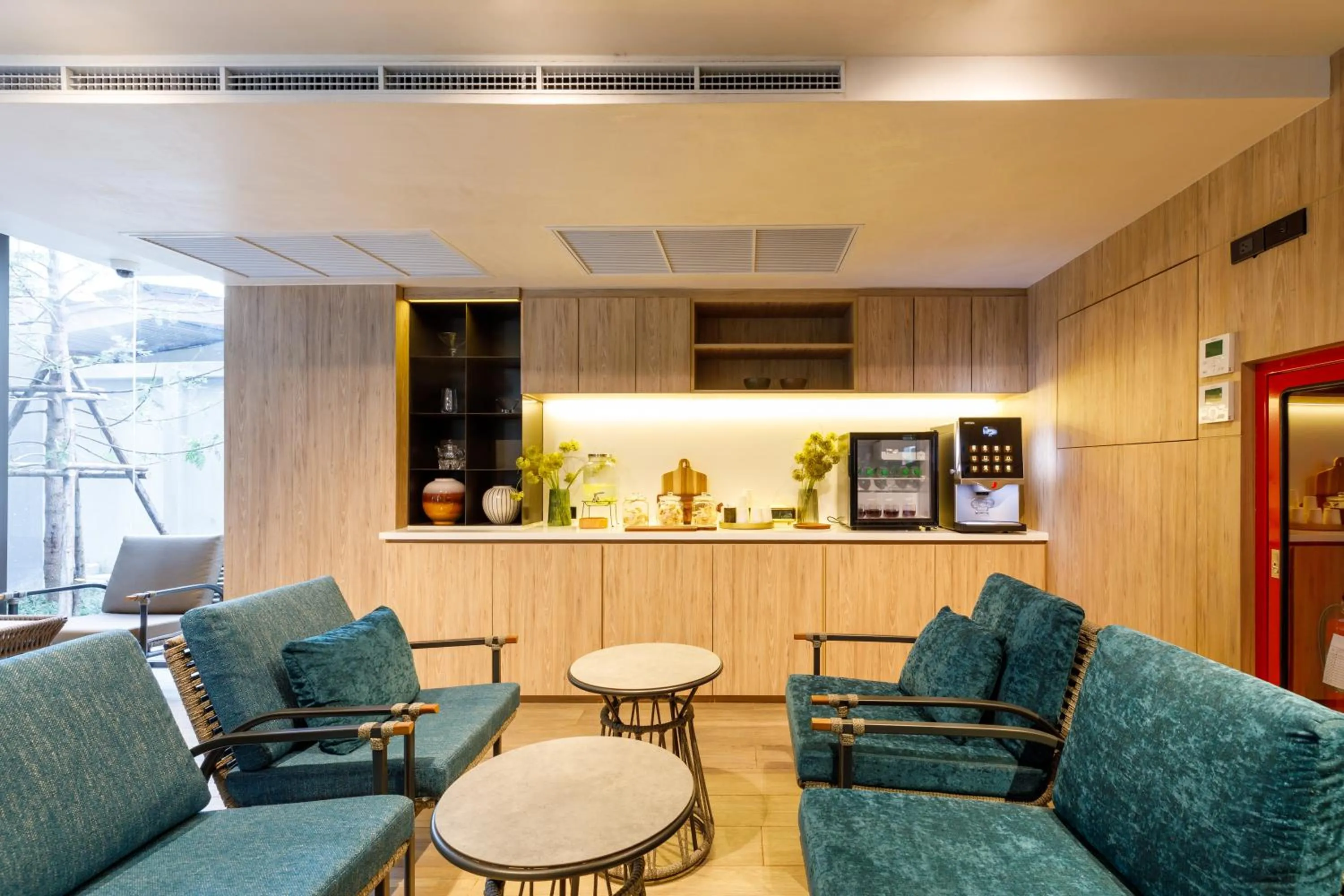 Living room in Benjarong Hotel Bangkok Ratchada