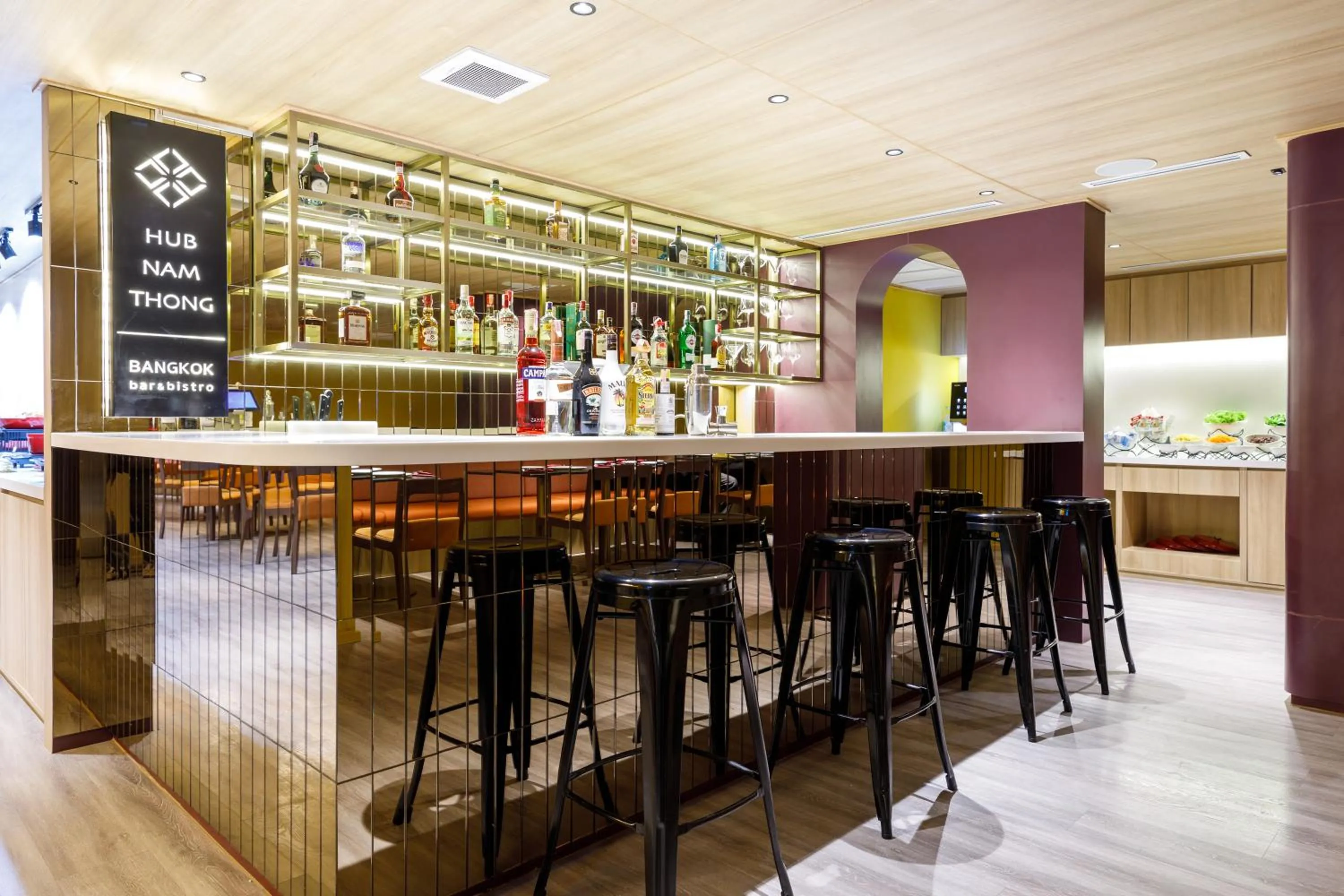 Lounge or bar in Benjarong Hotel Bangkok Ratchada