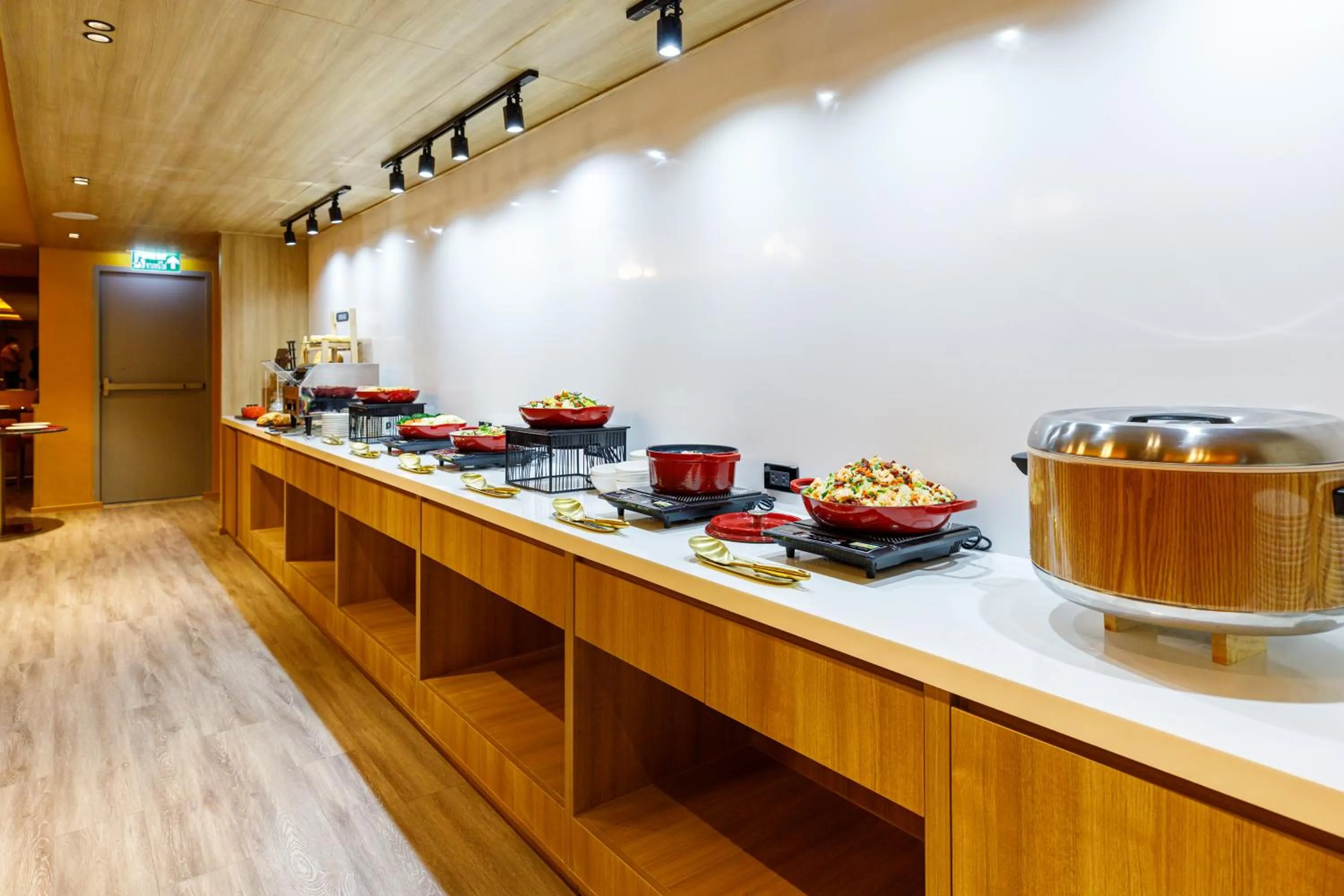 Buffet breakfast in Benjarong Hotel Bangkok Ratchada