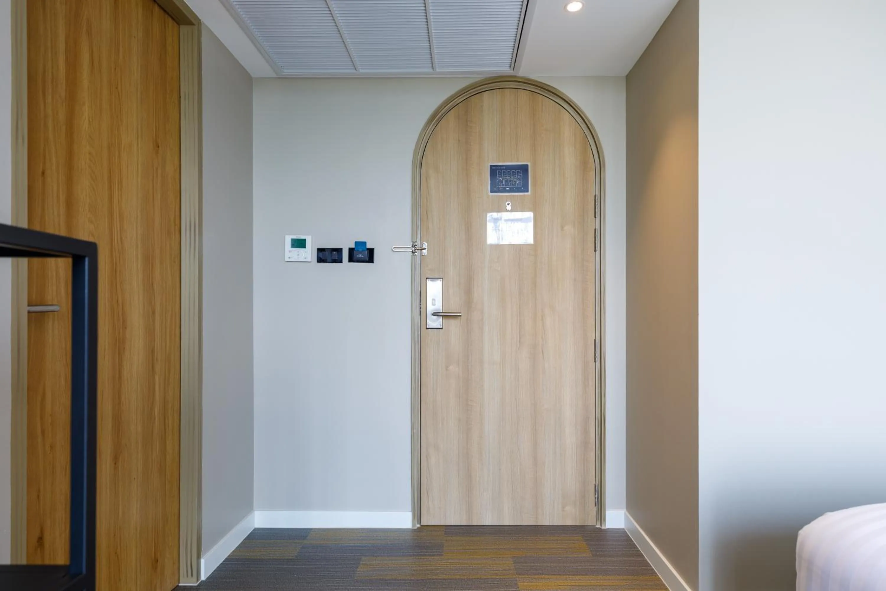 wardrobe in Benjarong Hotel Bangkok Ratchada