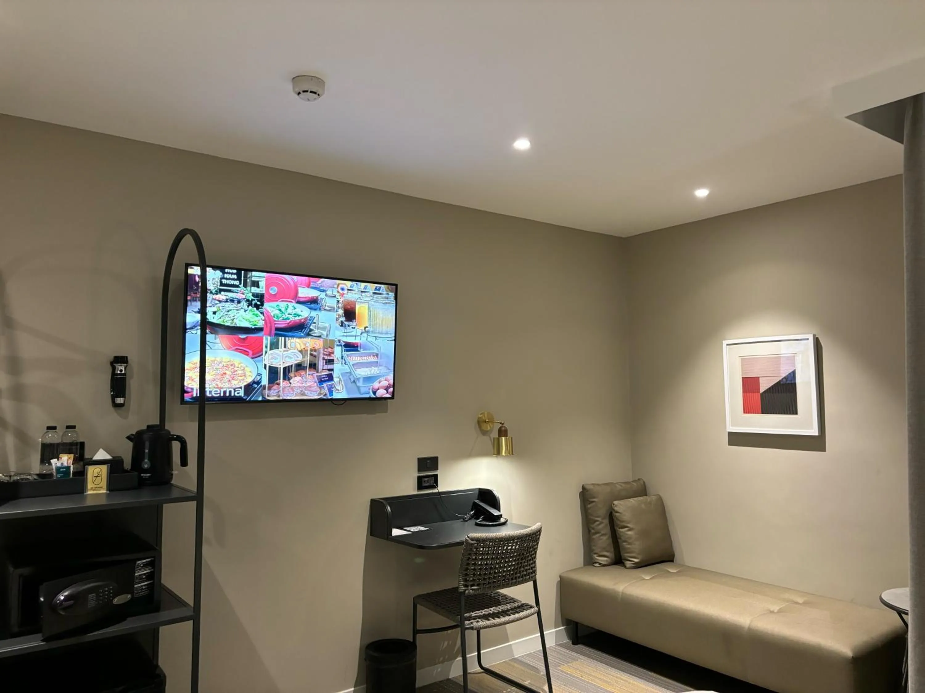 TV and multimedia in Benjarong Hotel Bangkok Ratchada