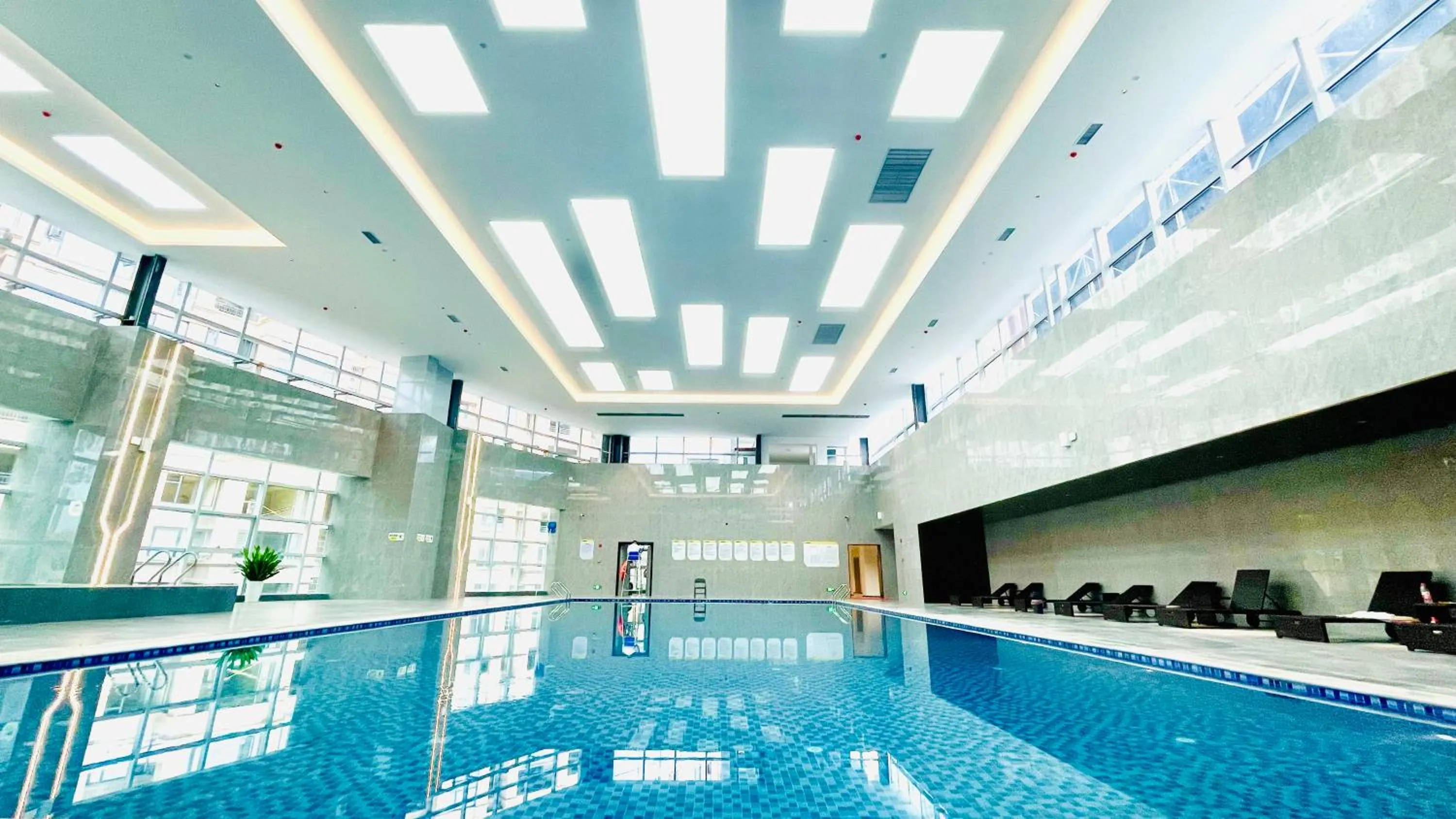 Swimming pool in Wyndham Grand Plaza Royale Yujia Anhua