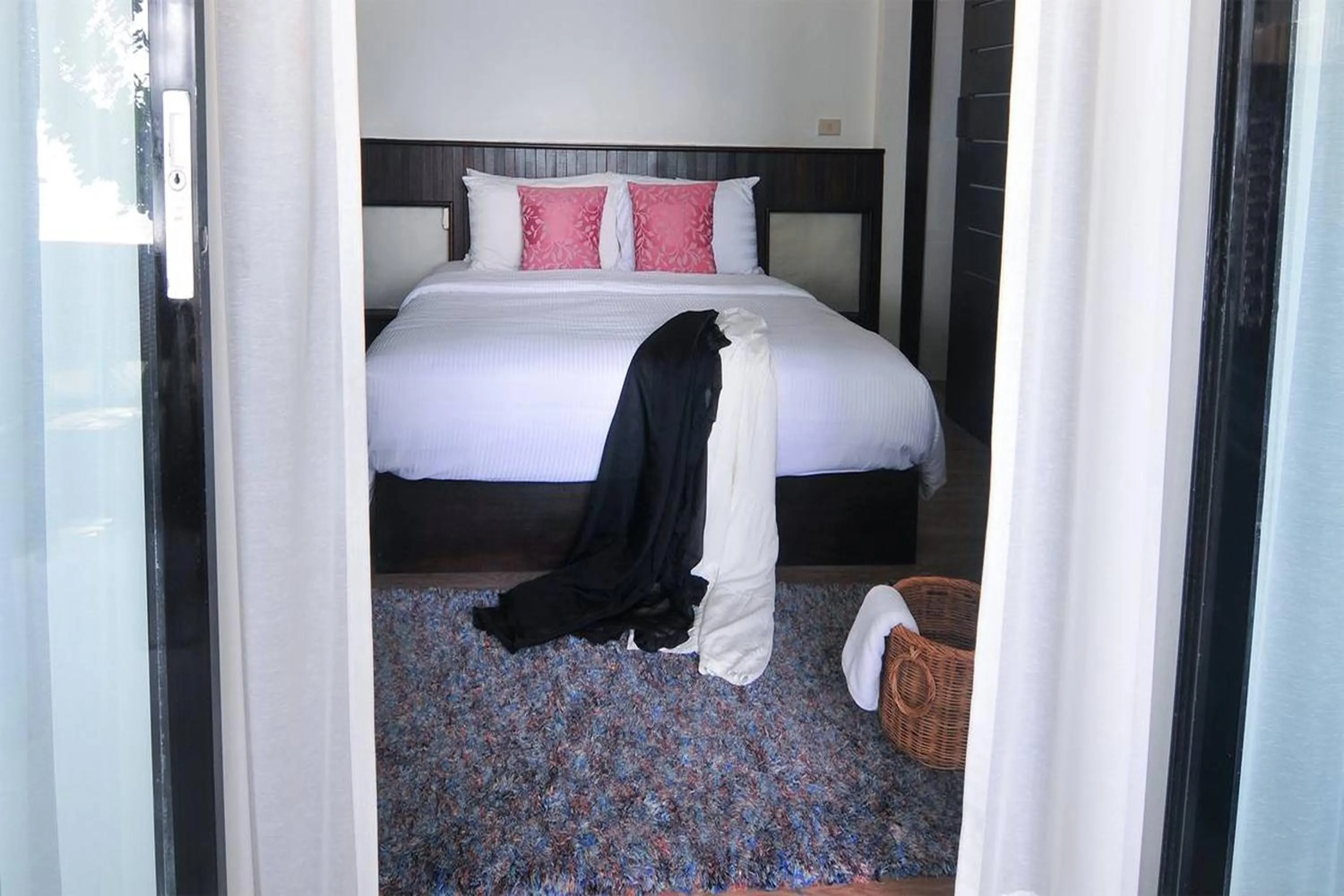 Bed in Koh Kwang Beach Resort