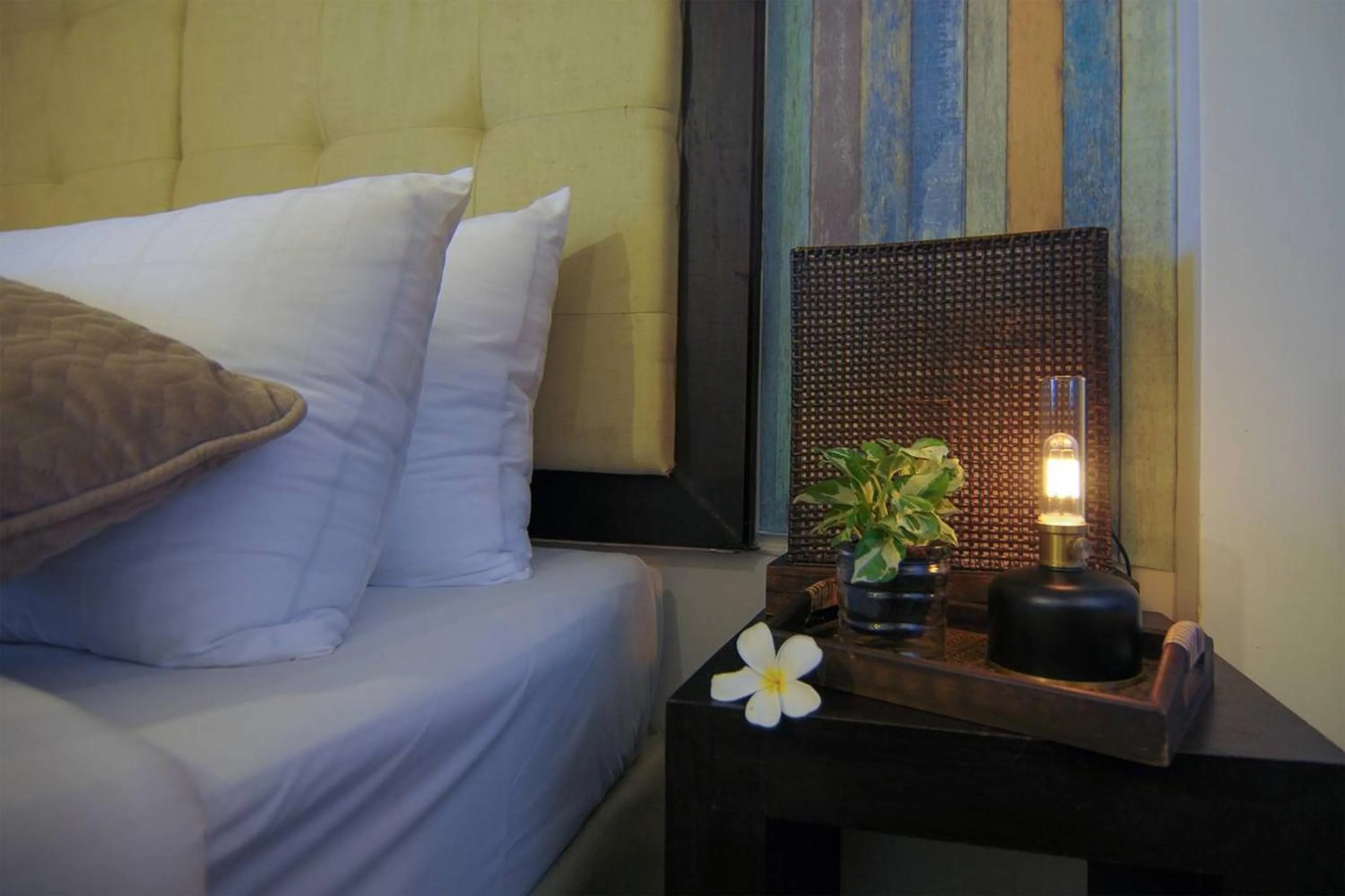 Bed in Koh Kwang Beach Resort