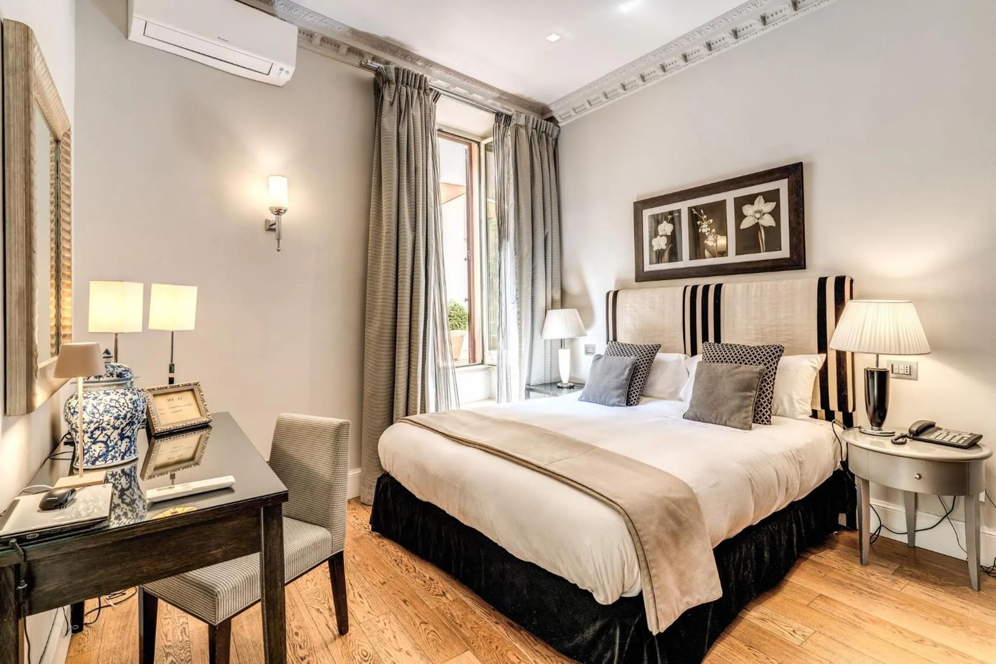 Photo of the whole room, Bed in Via Napoli Apartments