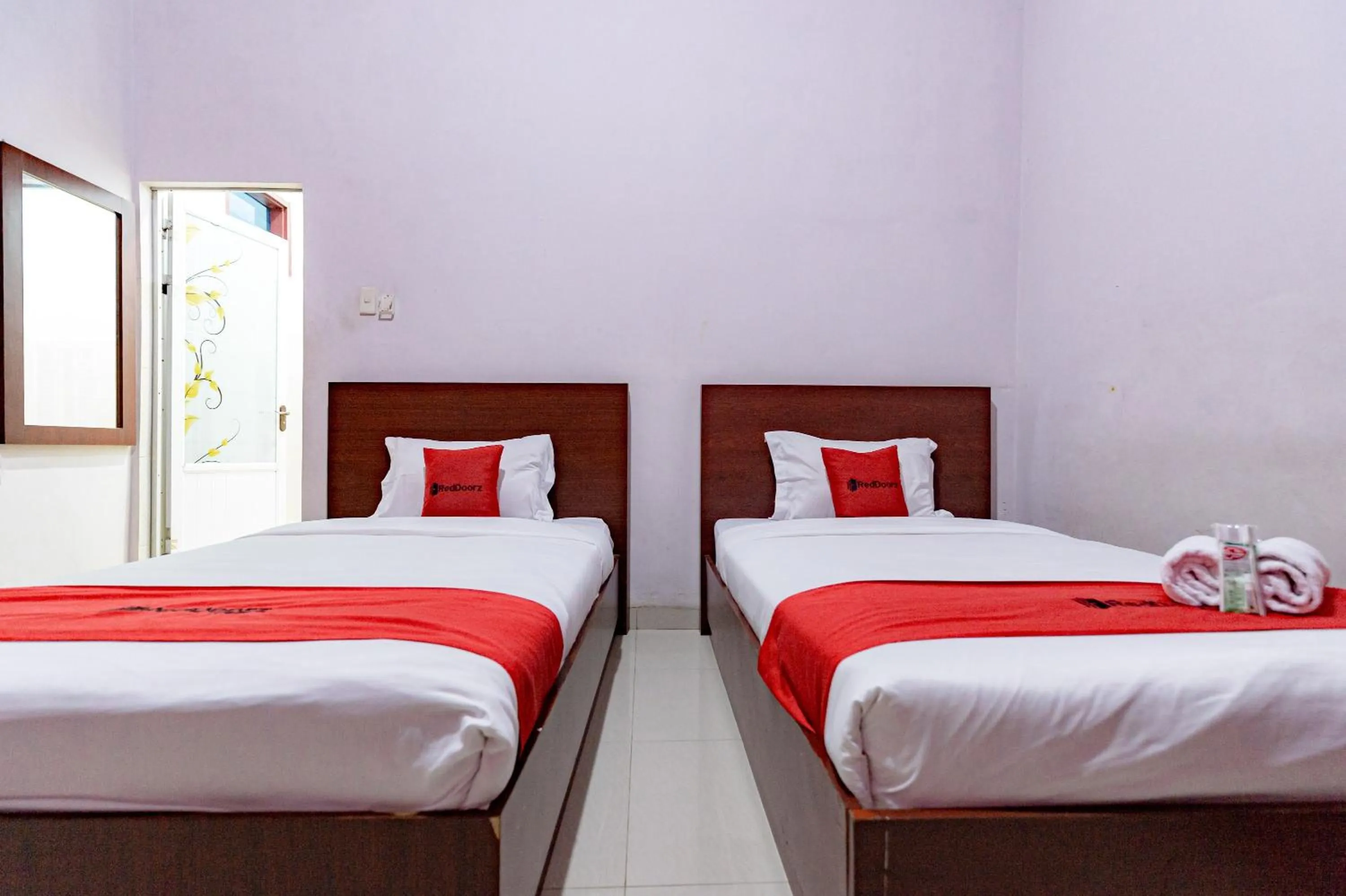 Bedroom, Bed in RedDoorz Syariah near UISU Medan