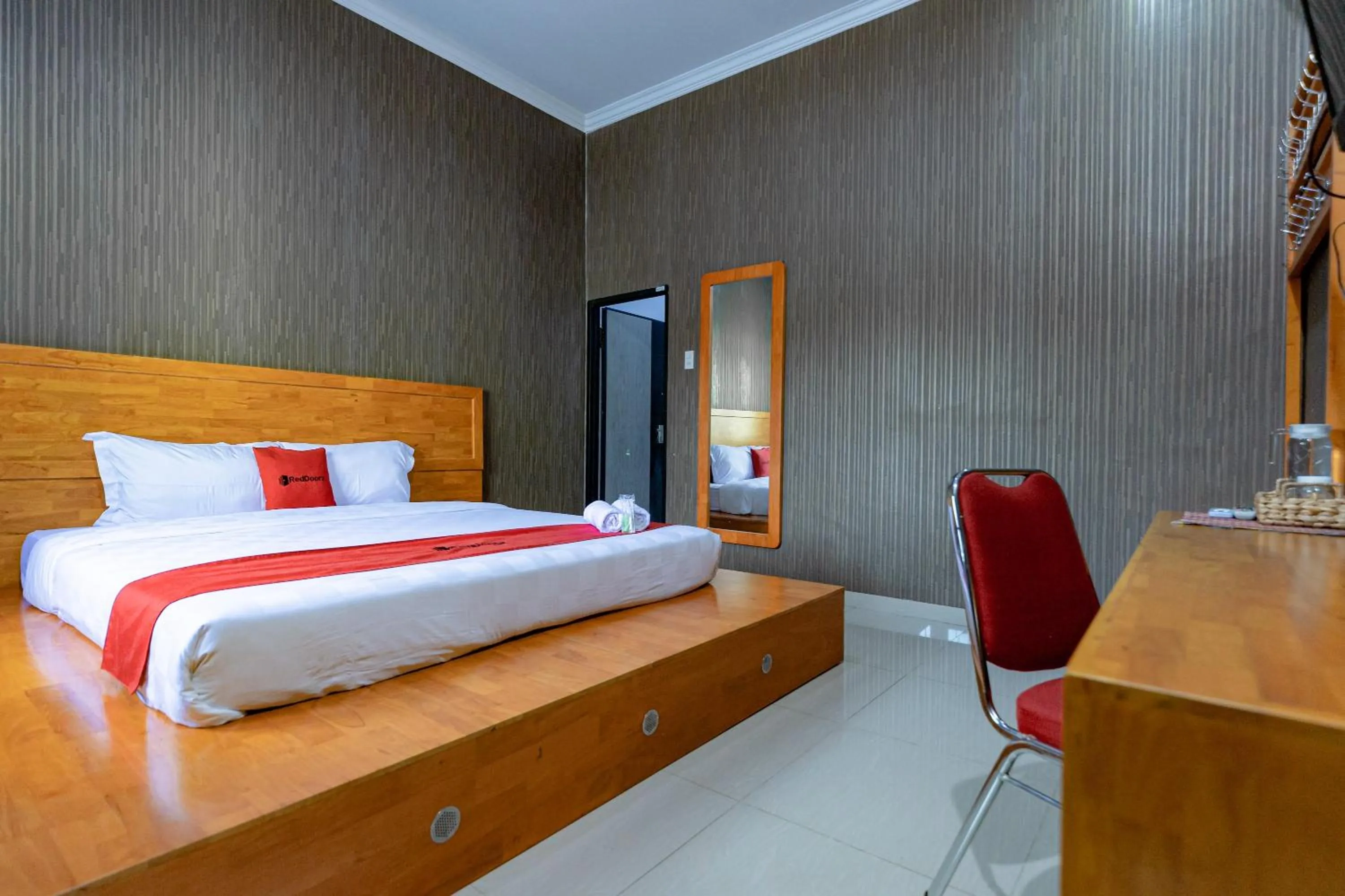 Bedroom, Bed in RedDoorz Syariah near UISU Medan