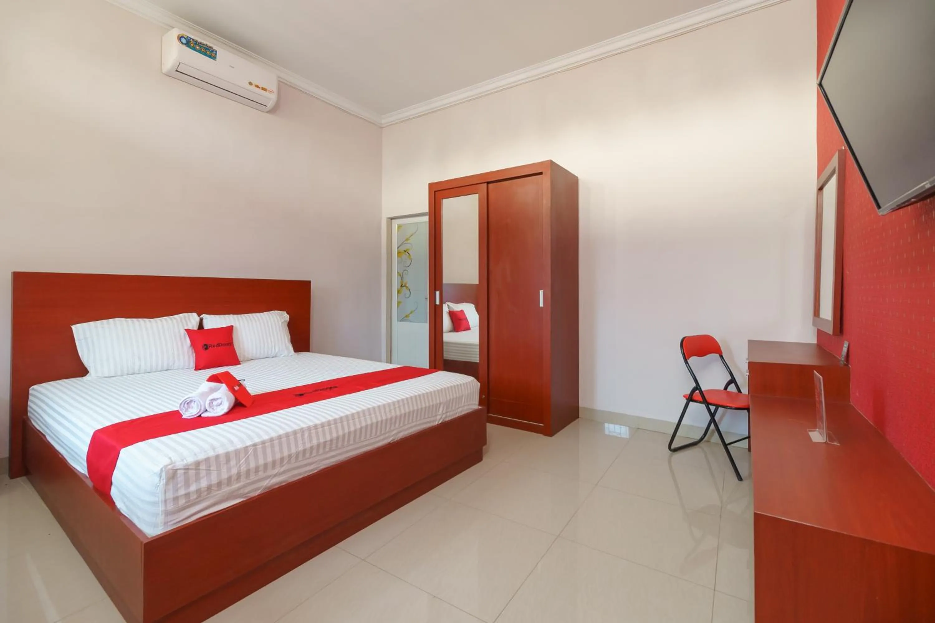 Bedroom, Bed in RedDoorz Syariah near UISU Medan