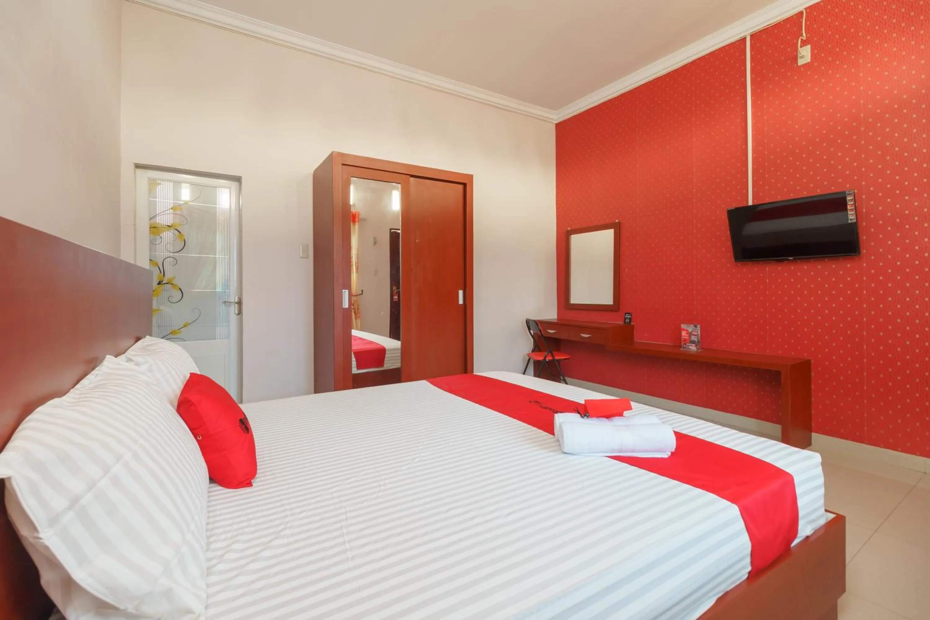 Bedroom, Bed in RedDoorz Syariah near UISU Medan