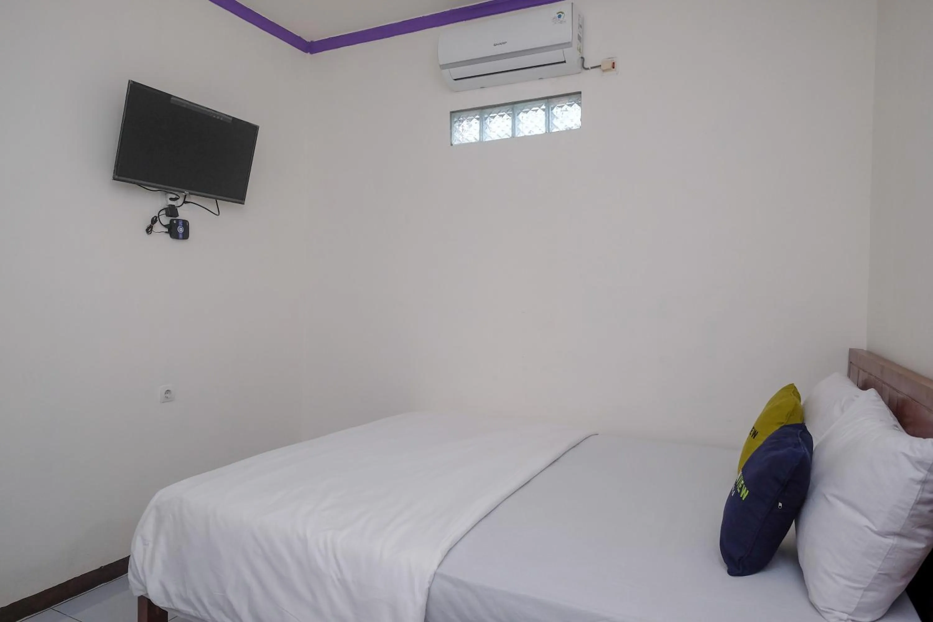 Bedroom, Bed in Urbanview Syariah Zidney 3 Salatiga by RedDoorz