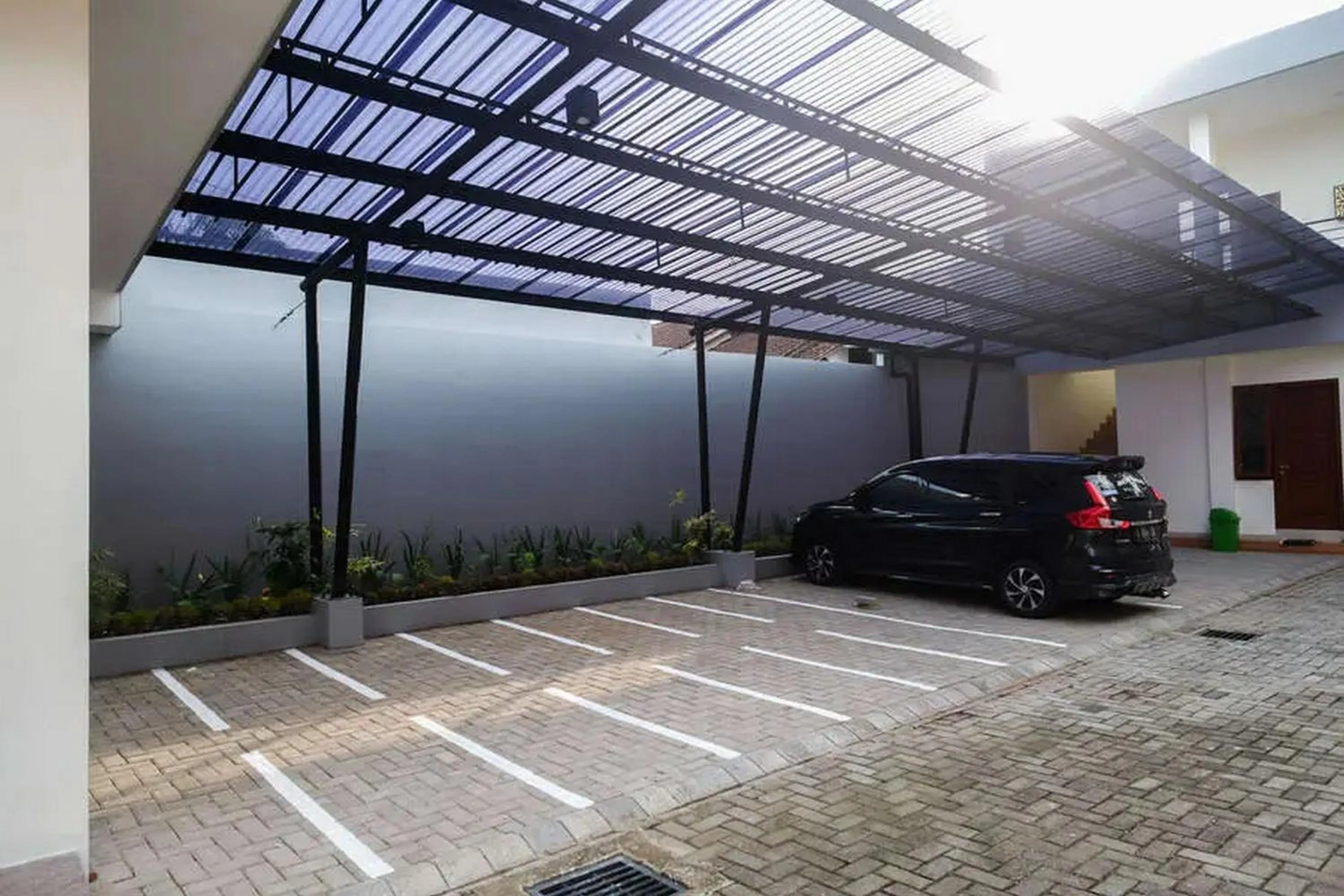 Parking in Urbanview Sumampir Anugrah Purwokerto by RedDoorz