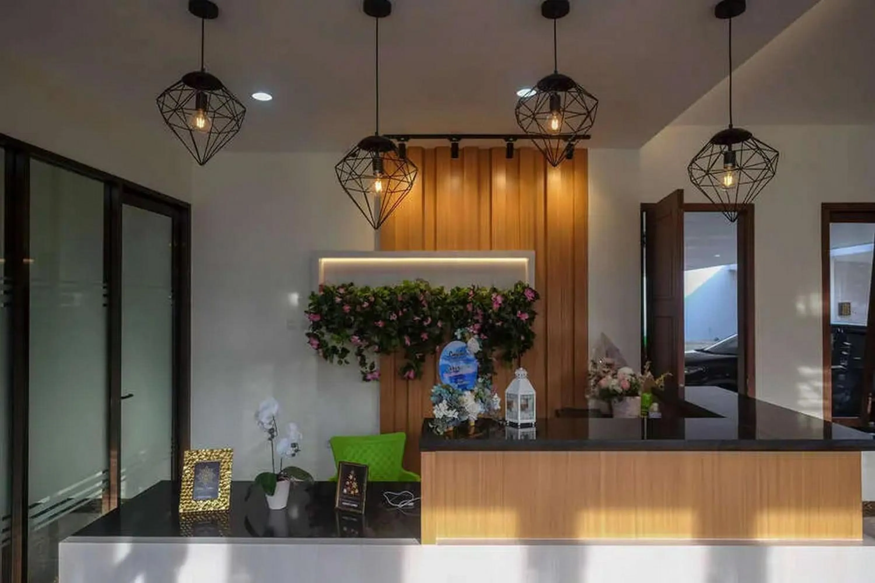 Lobby or reception in Urbanview Sumampir Anugrah Purwokerto by RedDoorz