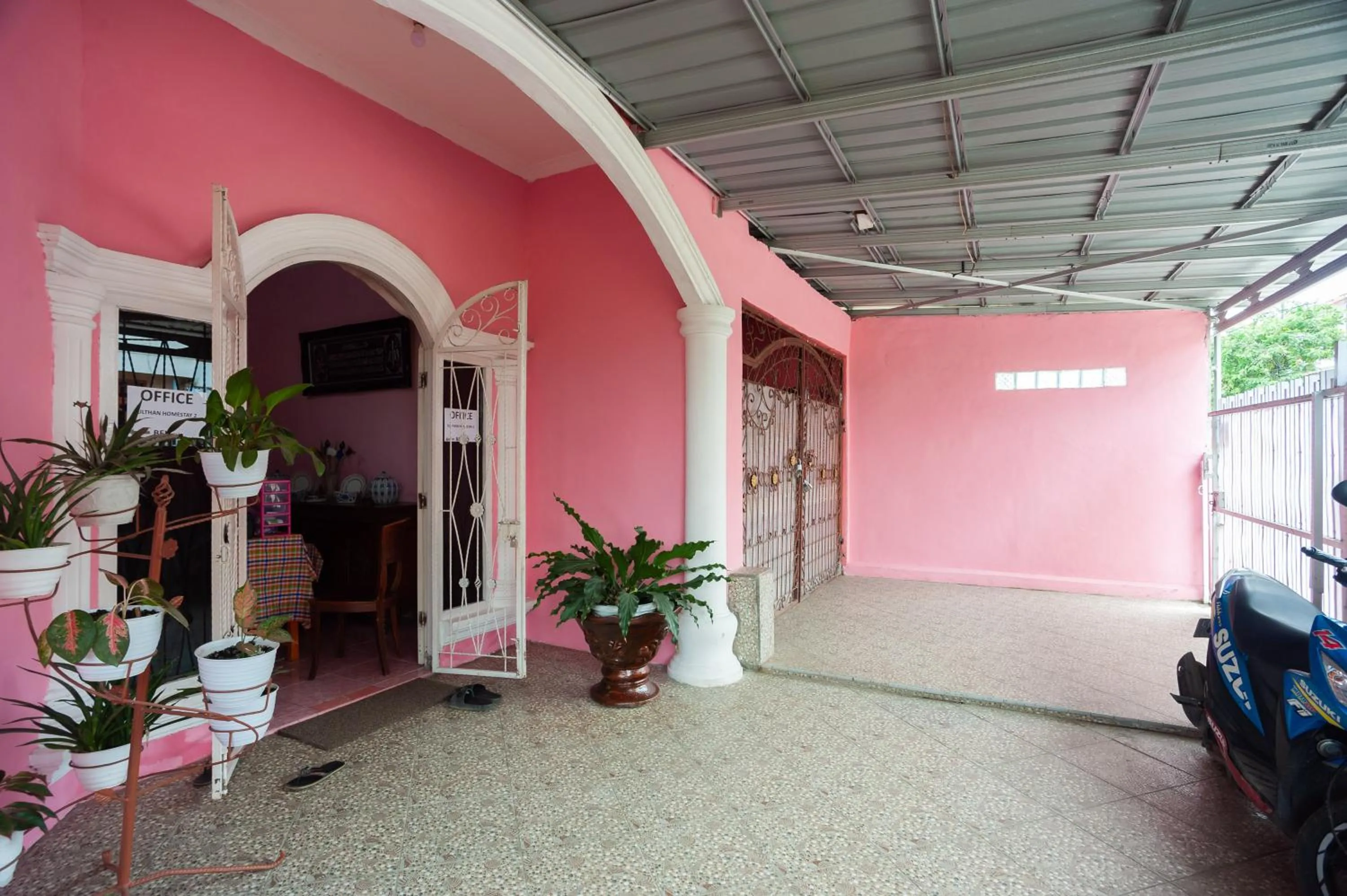 Property building in RedDoorz near Simpang Bandara SMB II