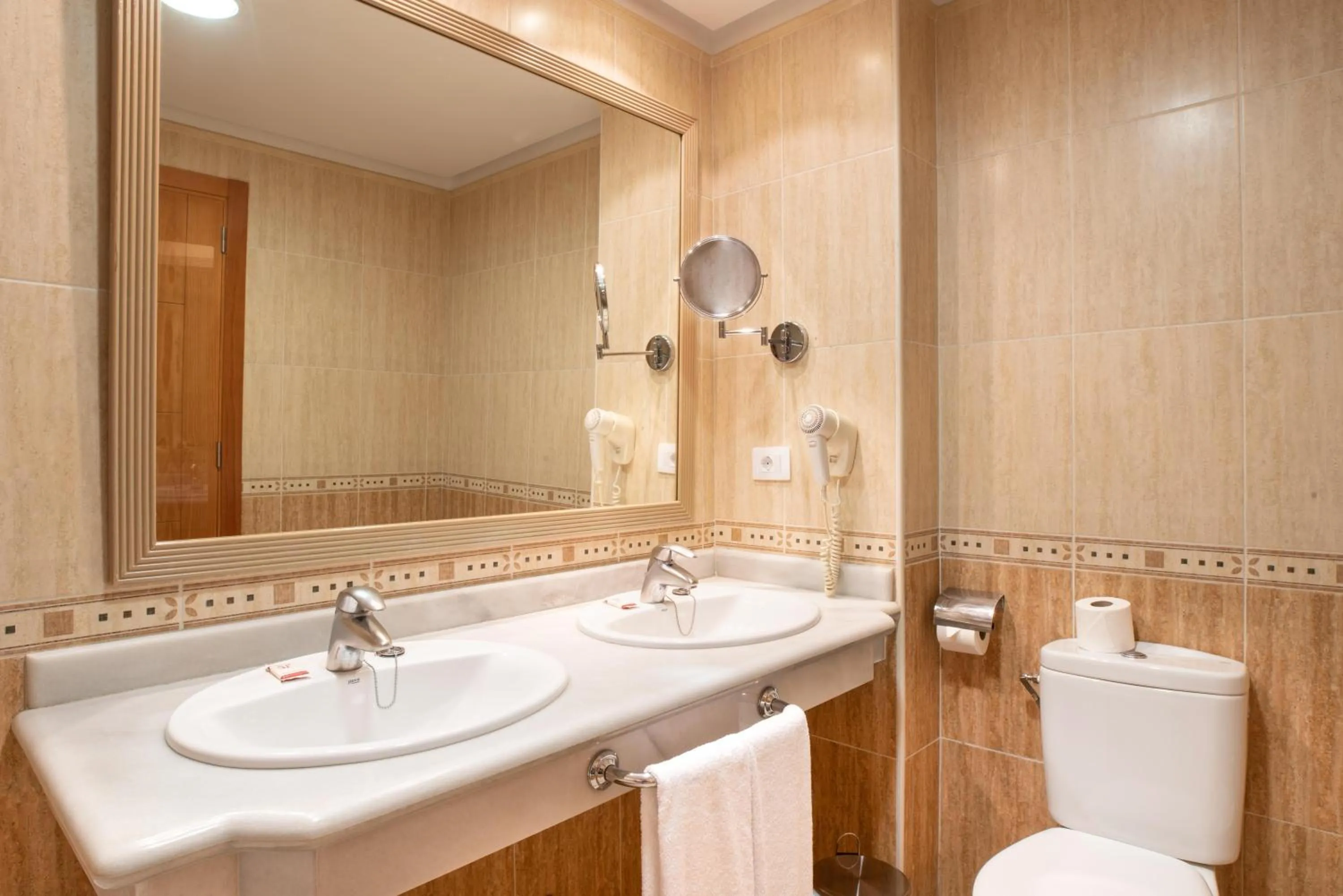 Bathroom in GF Fañabe