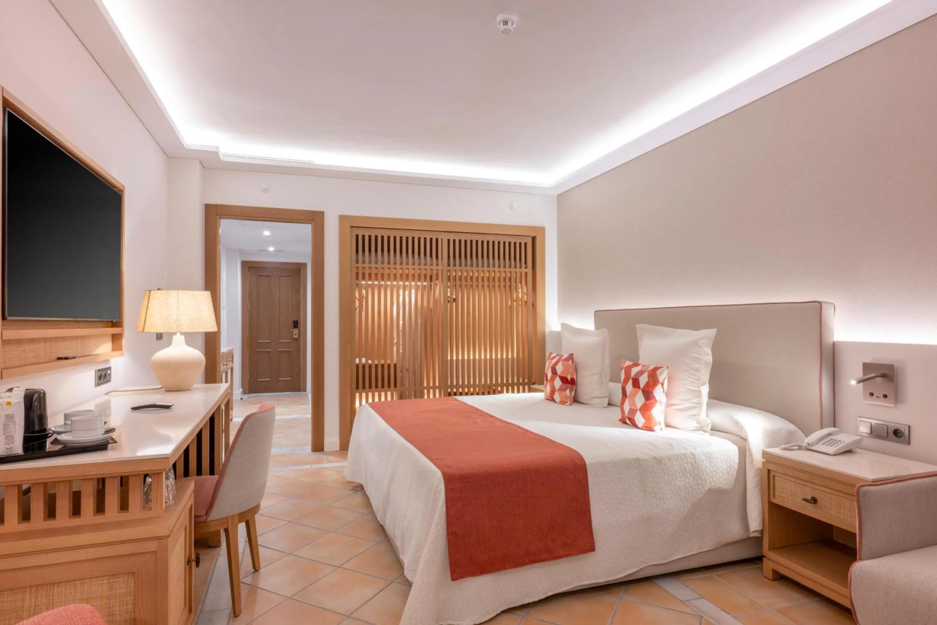 Photo of the whole room, Bed in GF GRAN COSTA ADEJE*****