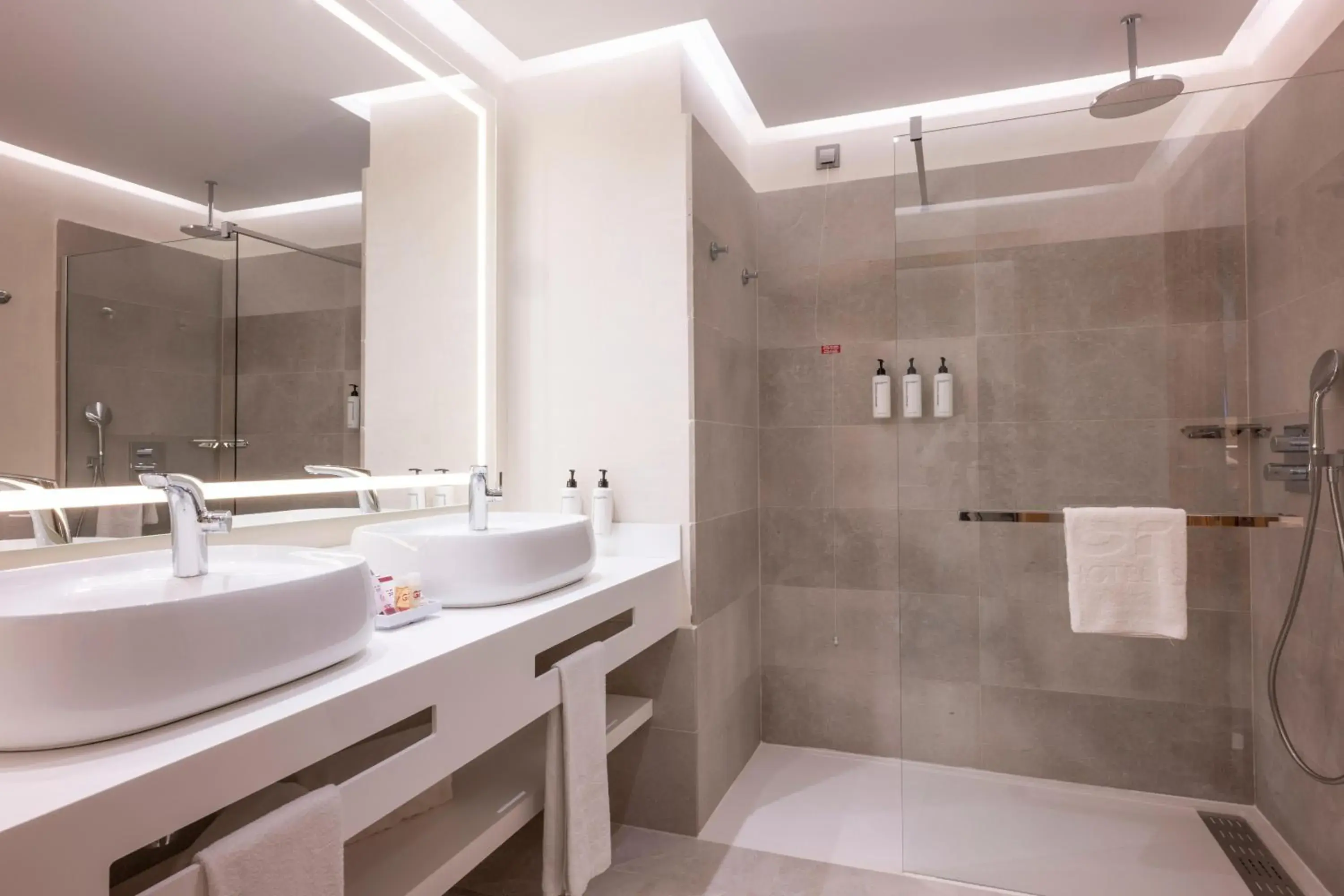 Superior Room (2 Adults) in GF GRAN COSTA ADEJE***** Superior Room (2 Adults) in GF GRAN COSTA ADEJE*****