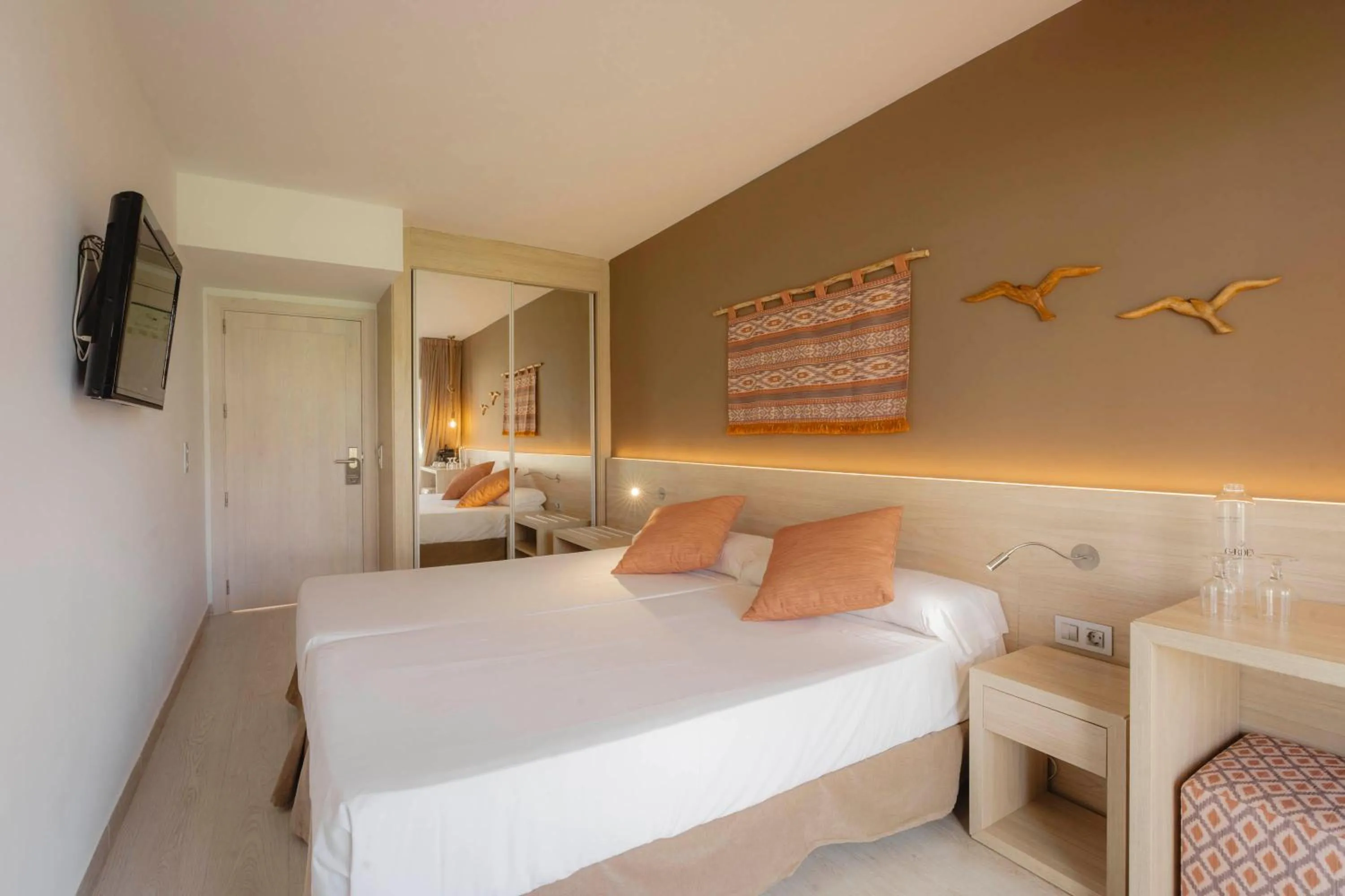 Photo of the whole room, Bed in Garden Saladina - Adults Only