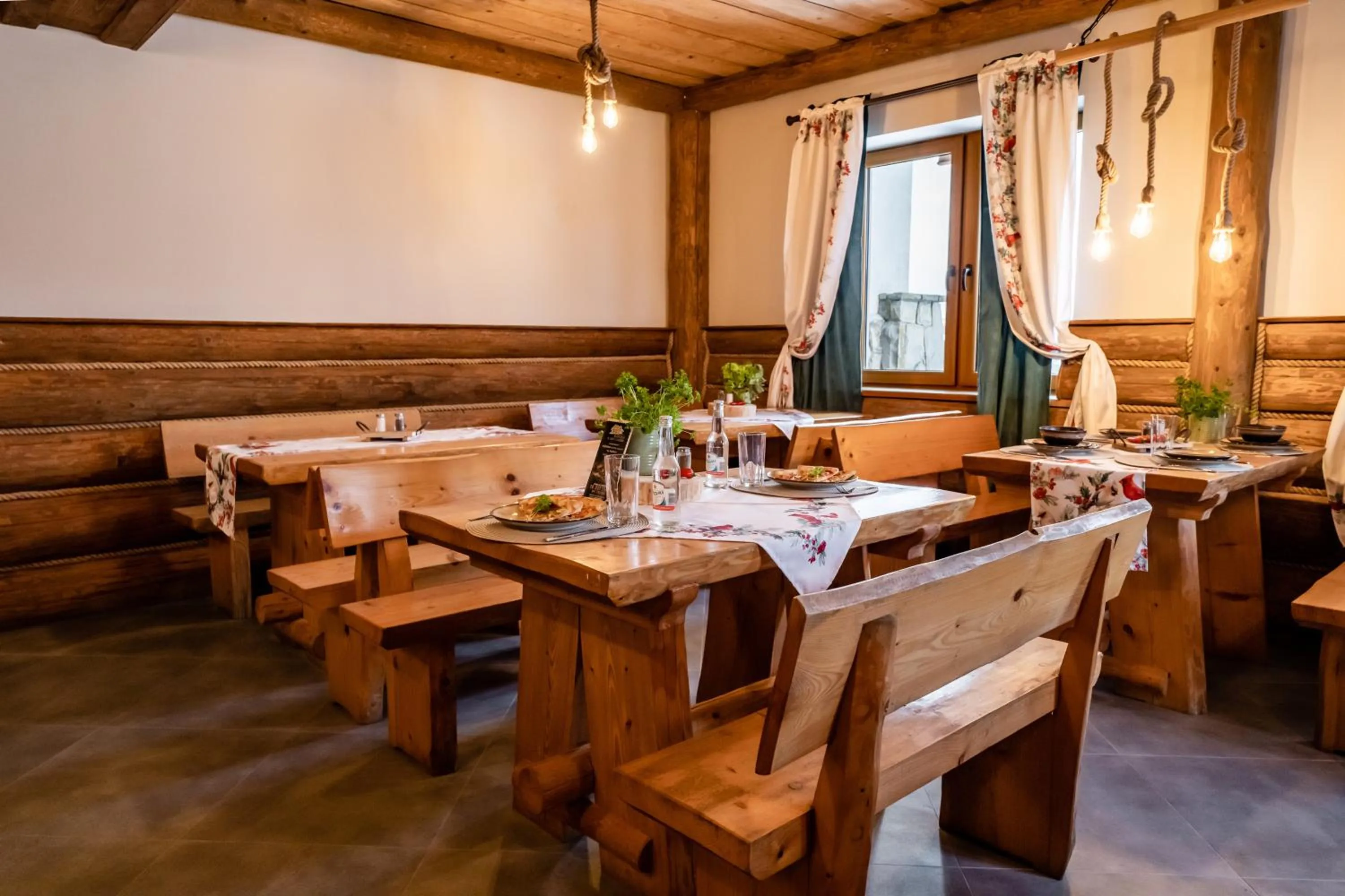 Dining area in Zapotoczny Residence