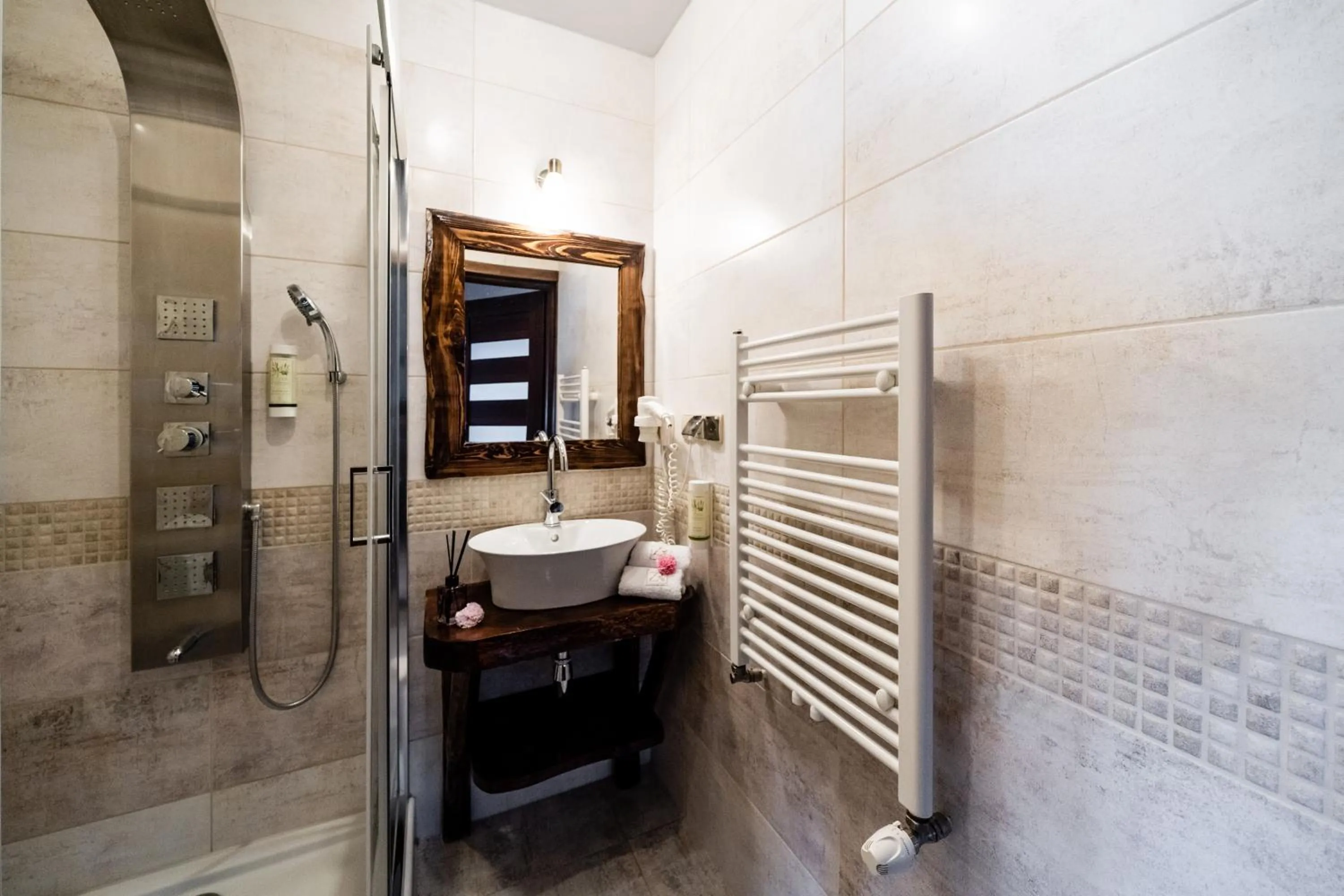 Shower in Zapotoczny Residence