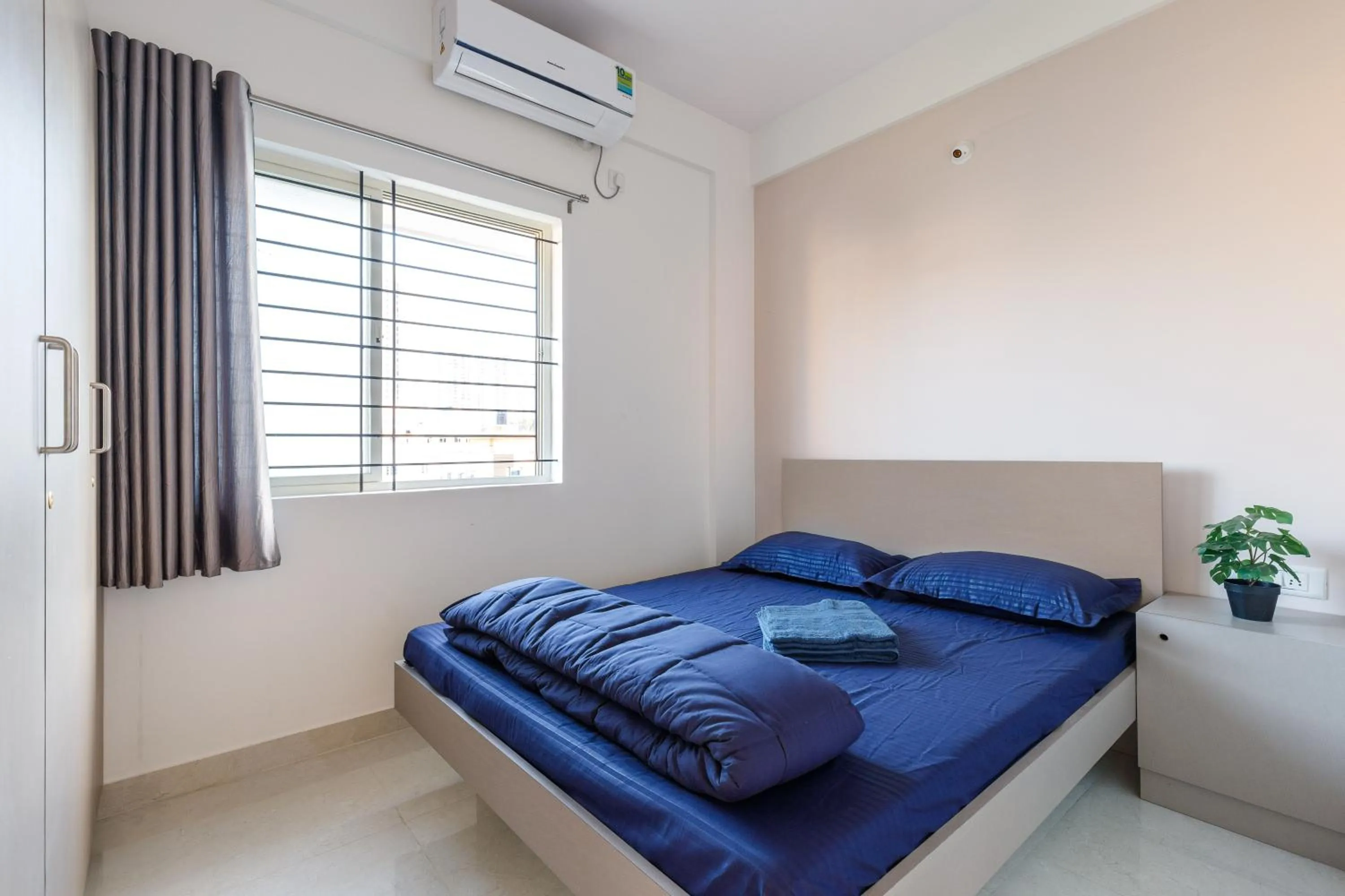 Bedroom, Bed in Sunrise Service Apartments