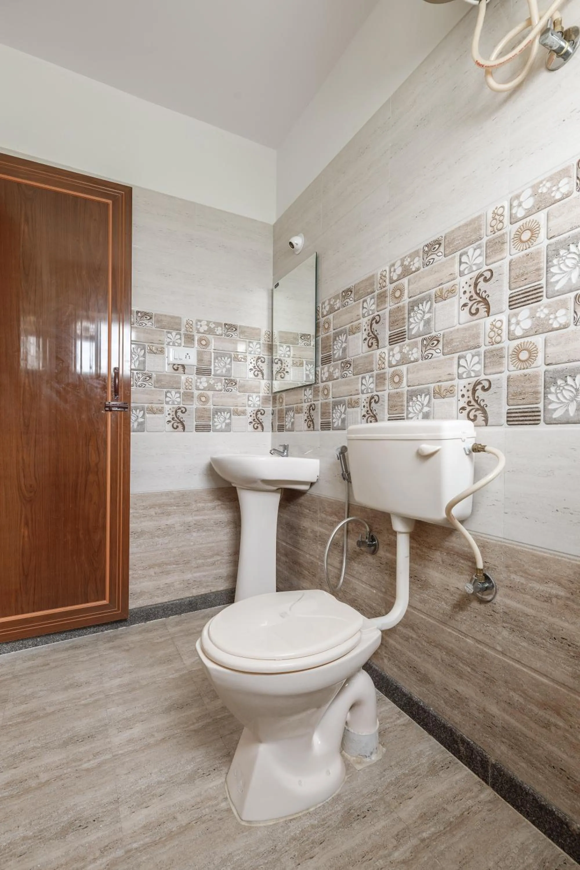 Toilet in Sunrise Service Apartments