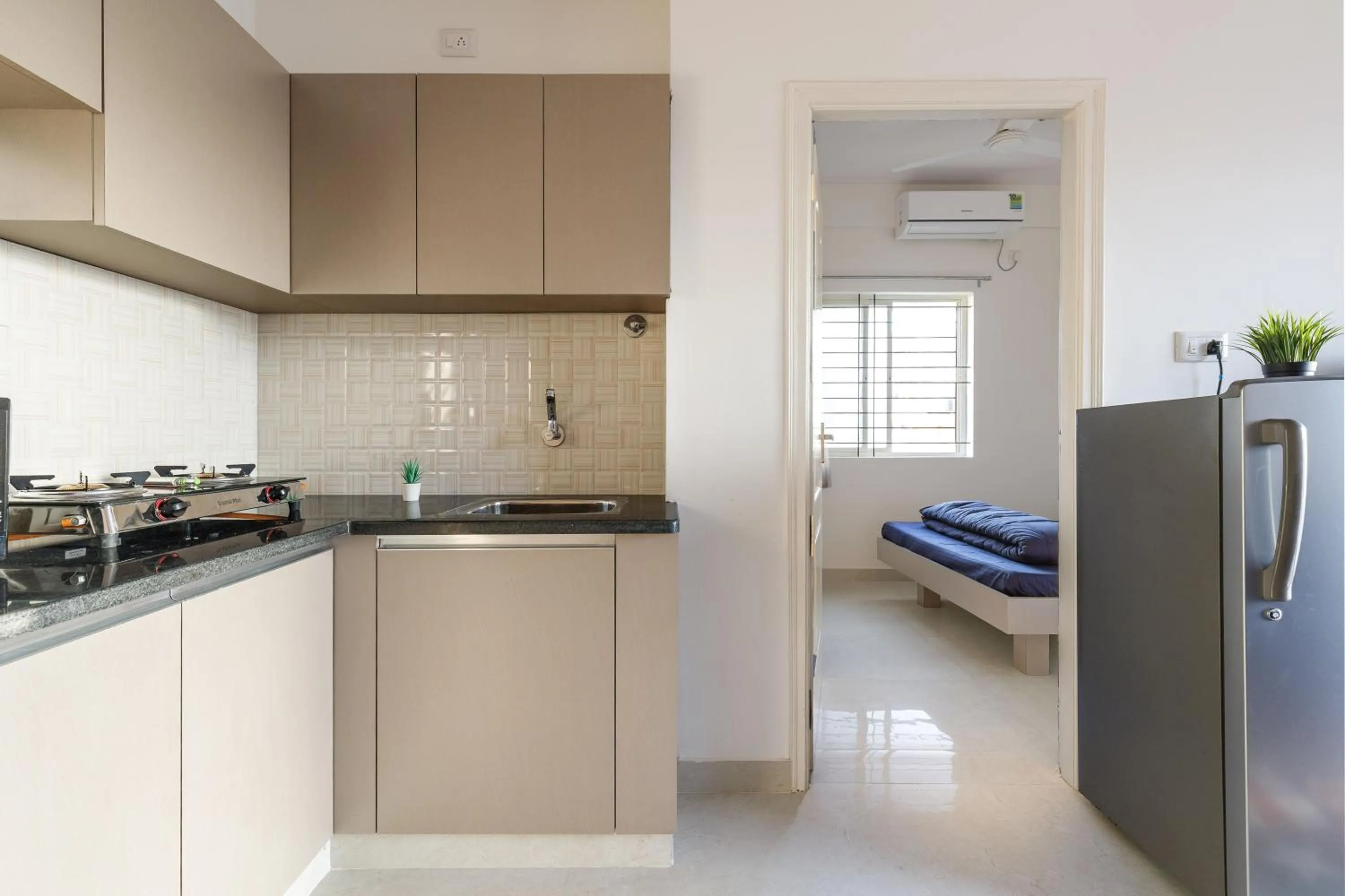 oven in Sunrise Service Apartments