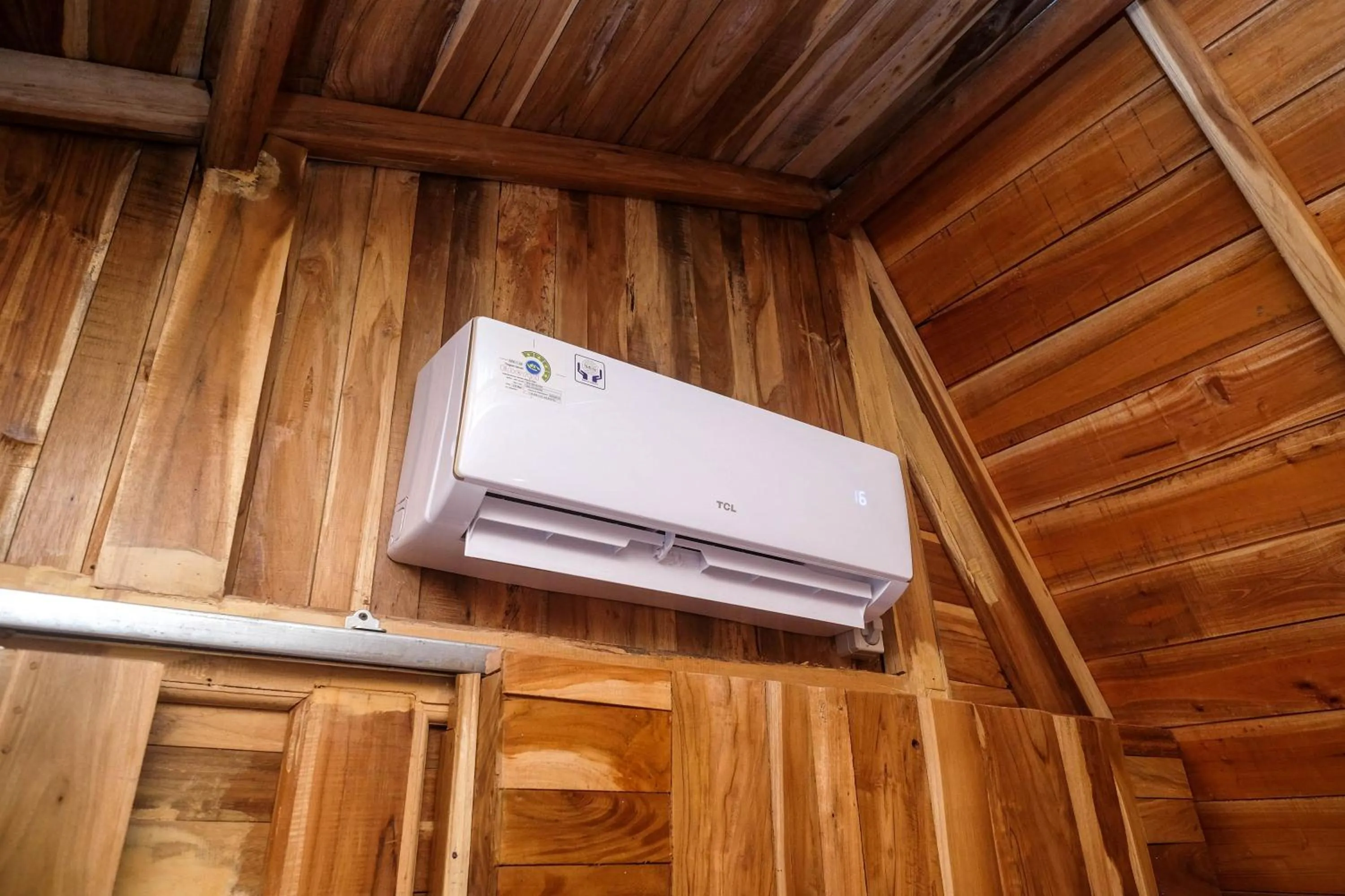 air conditioner in Urbanview Villa Kolopaking Kebumen by RedDoorz