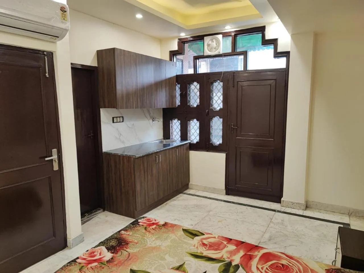 Bed in Sun Moon Residency and Apartments, Hotels in Rohini