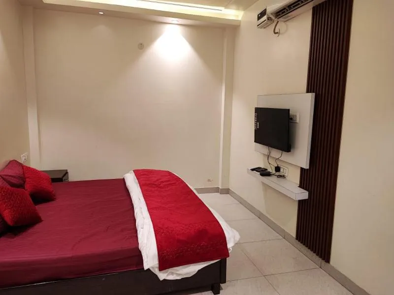 Bed in Sun Moon Residency and Apartments, Hotels in Rohini