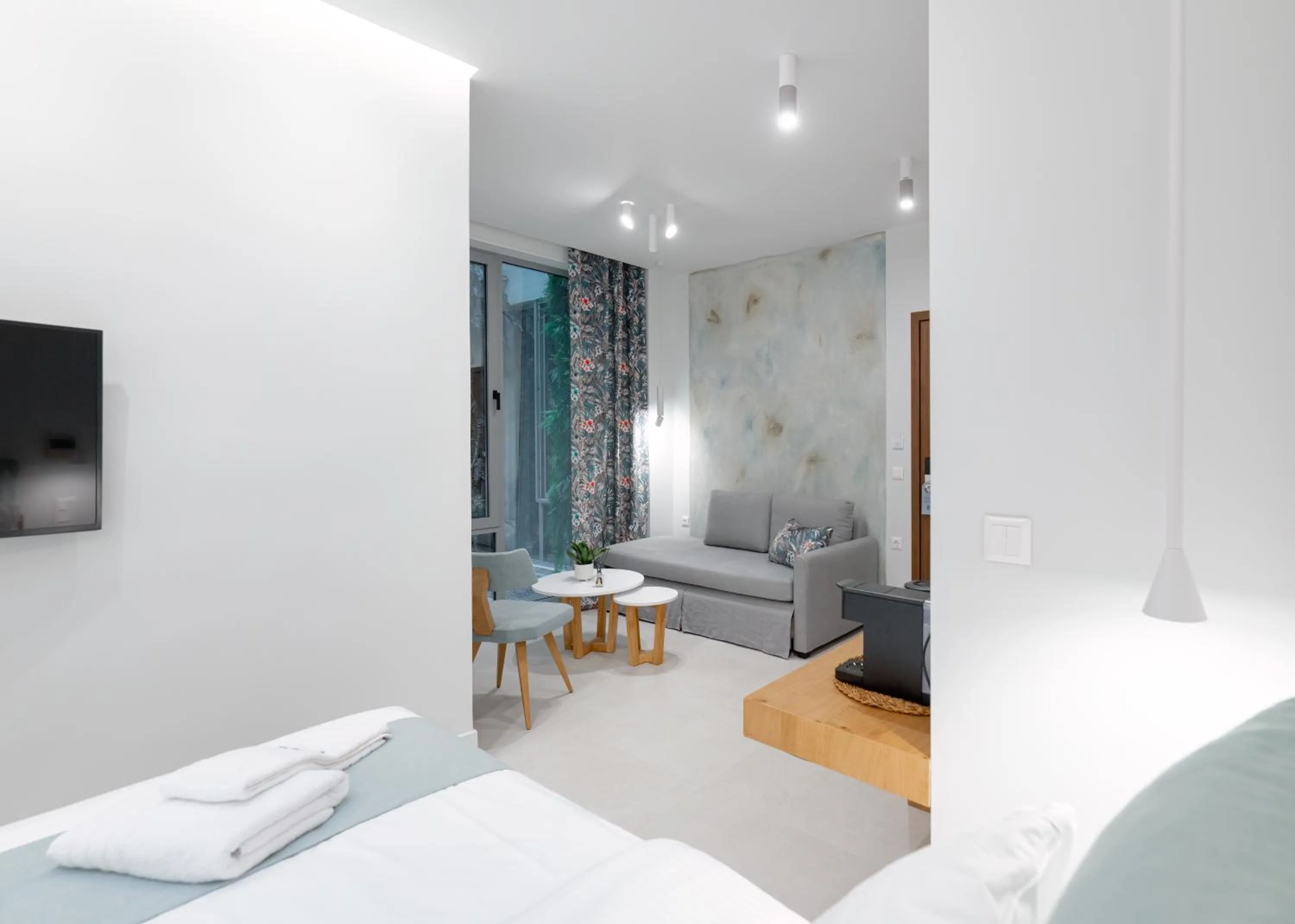 TV and multimedia, Bed in Ciel Suites Athens