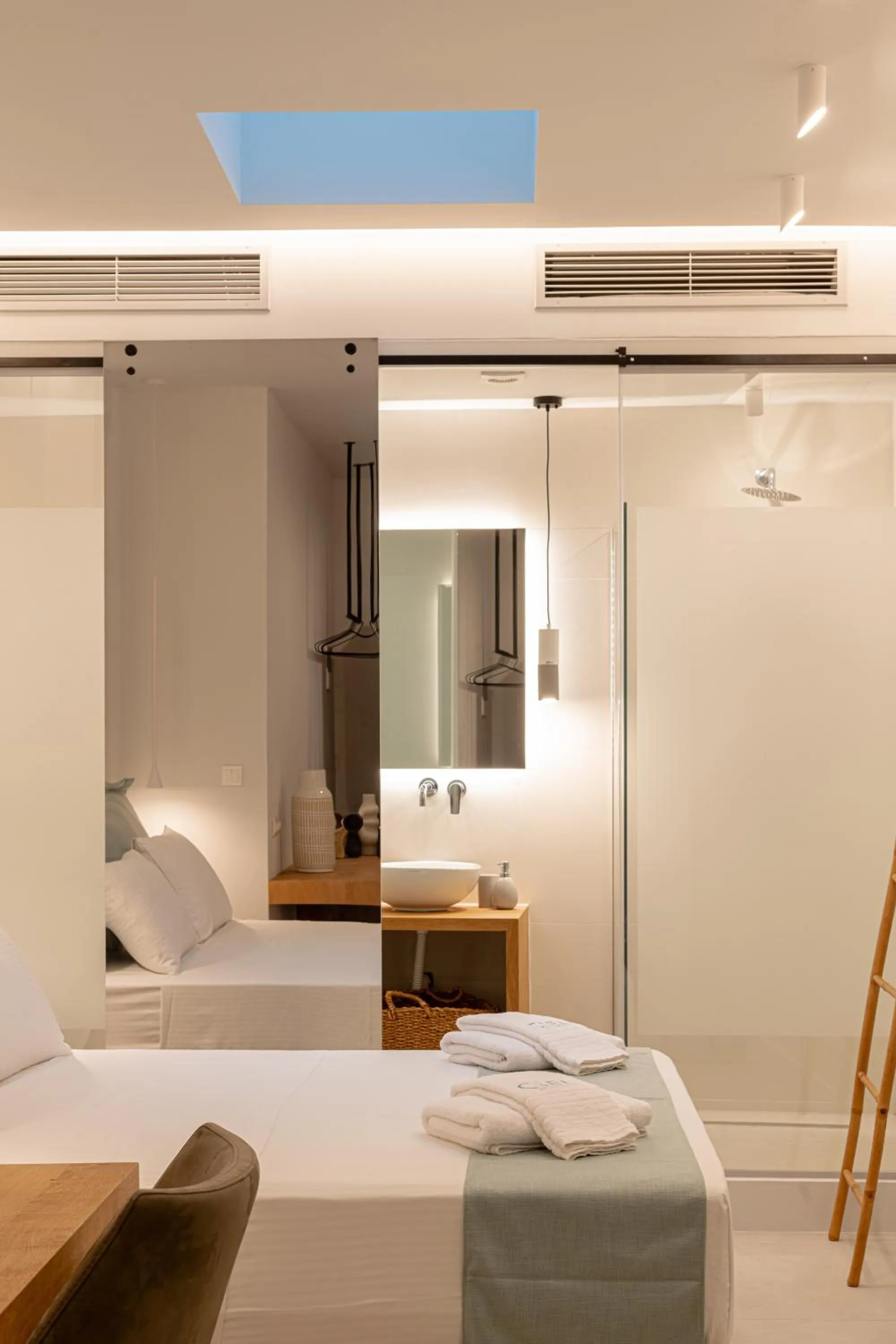 Bedroom, Bed in Ciel Suites Athens
