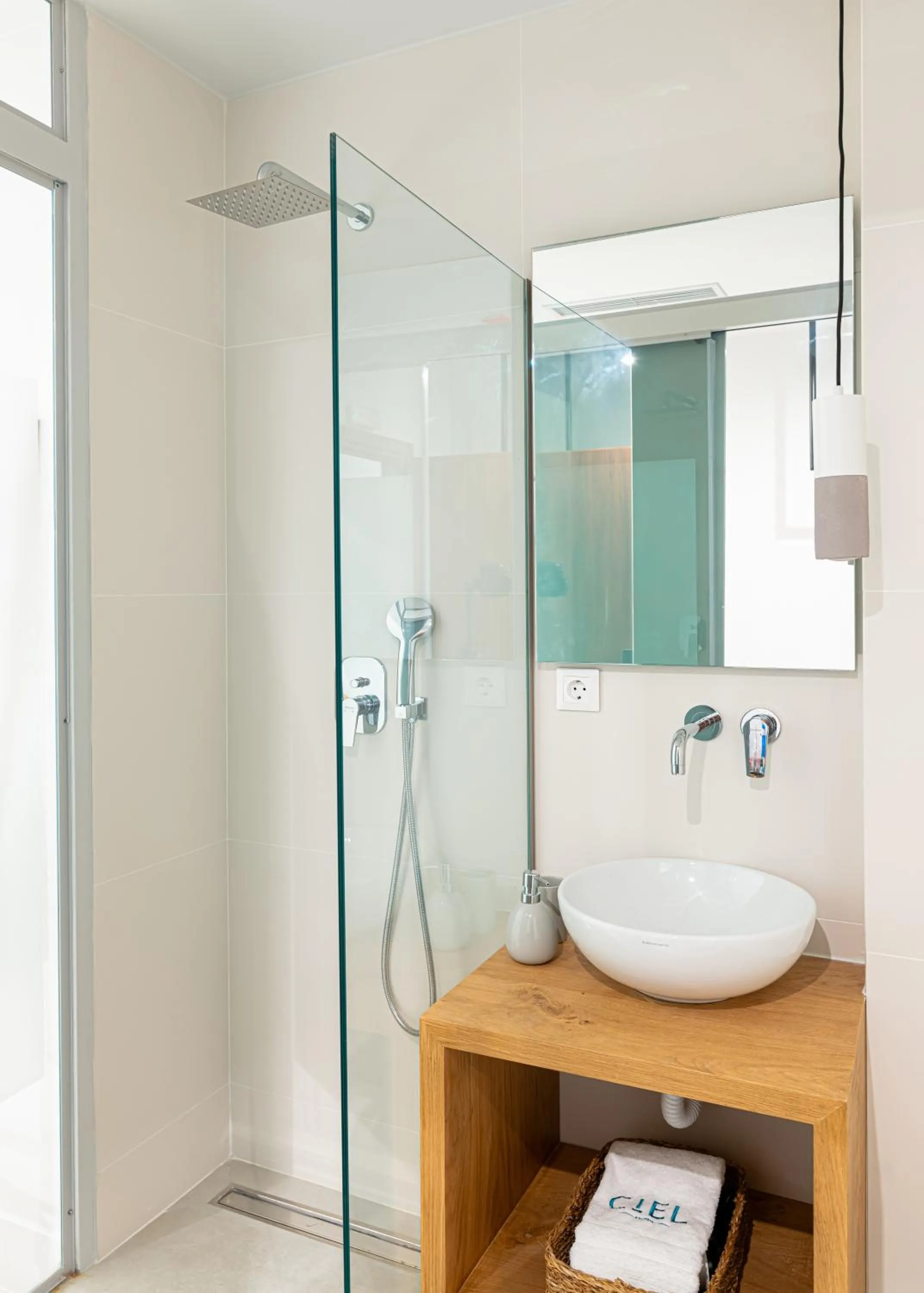 Shower in Ciel Suites Athens