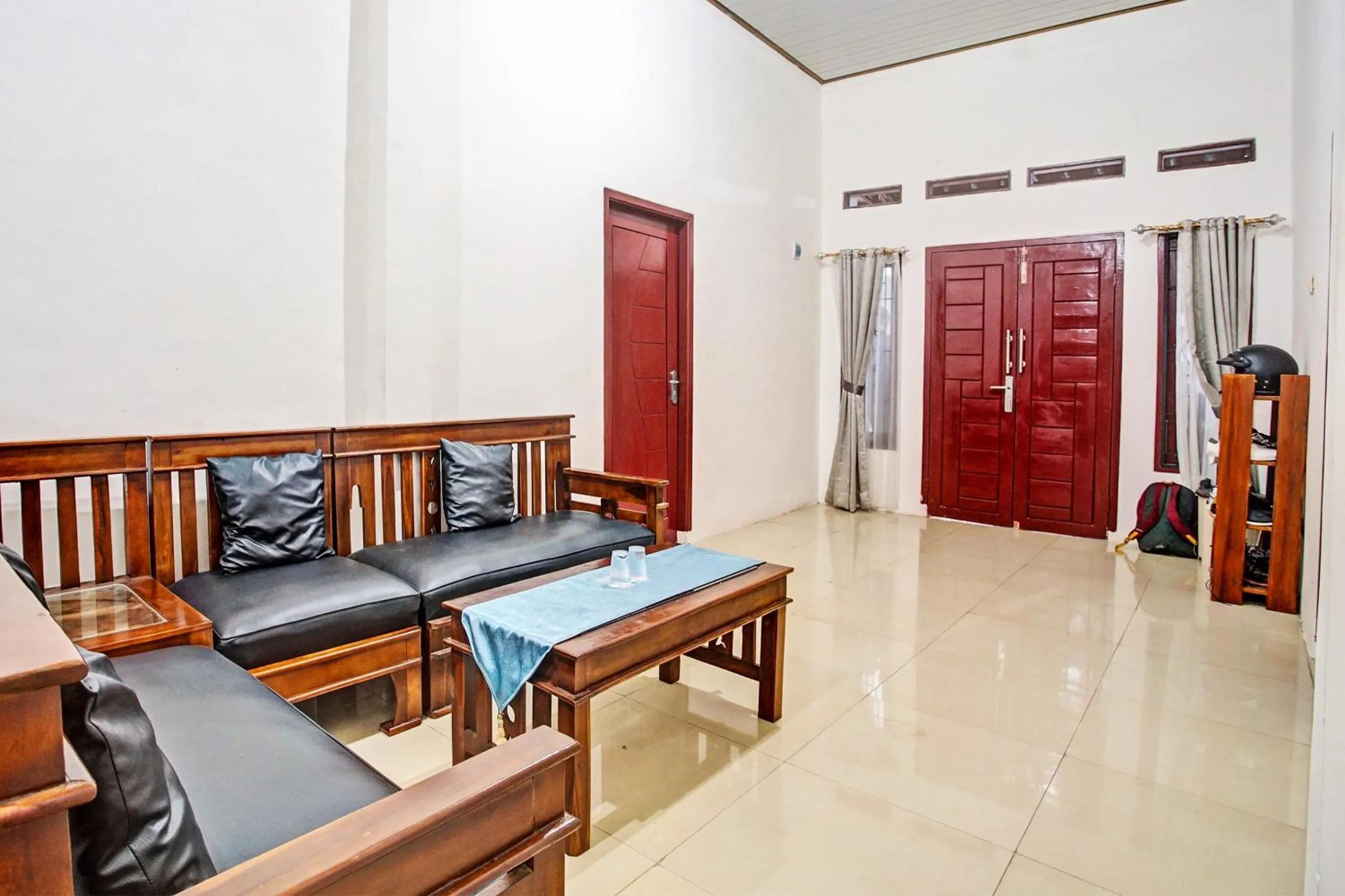 Lobby or reception in OYO LIFE 92034 Jay Homestay Syariah